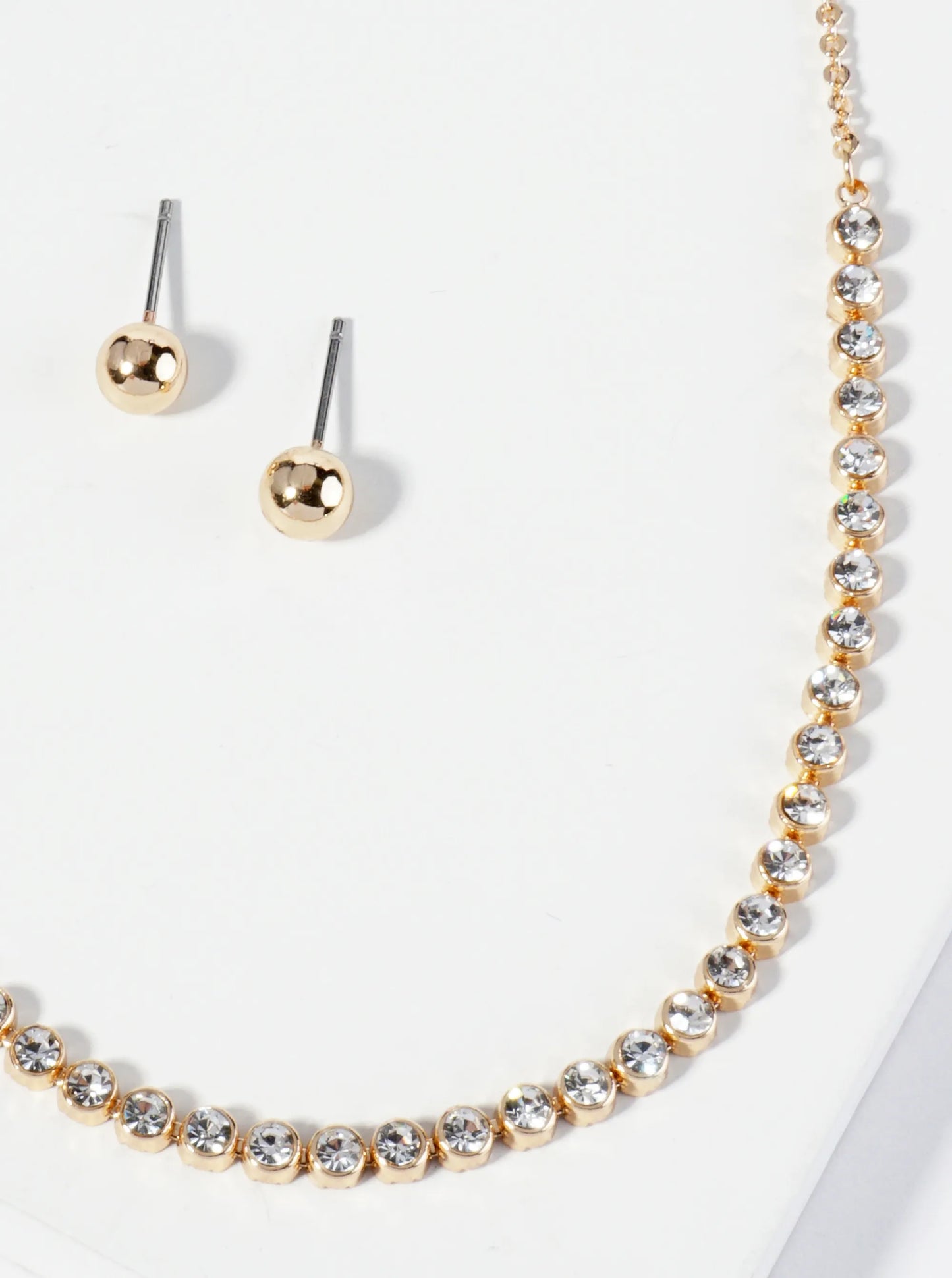 16 Inch Chain Necklace With Crystal Accents