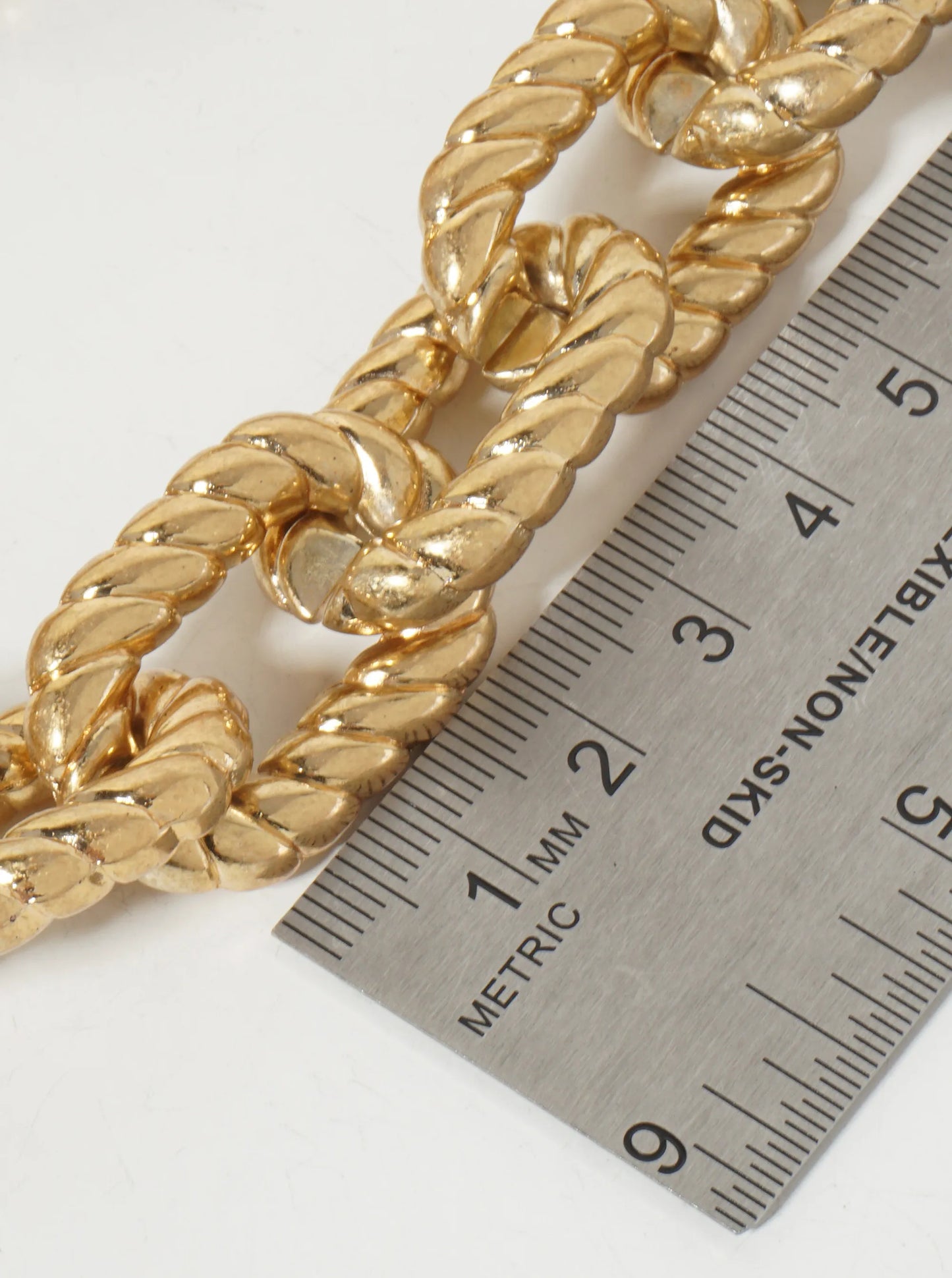 28mm Cable-Texture Hollow Oval Chain Statement Necklace