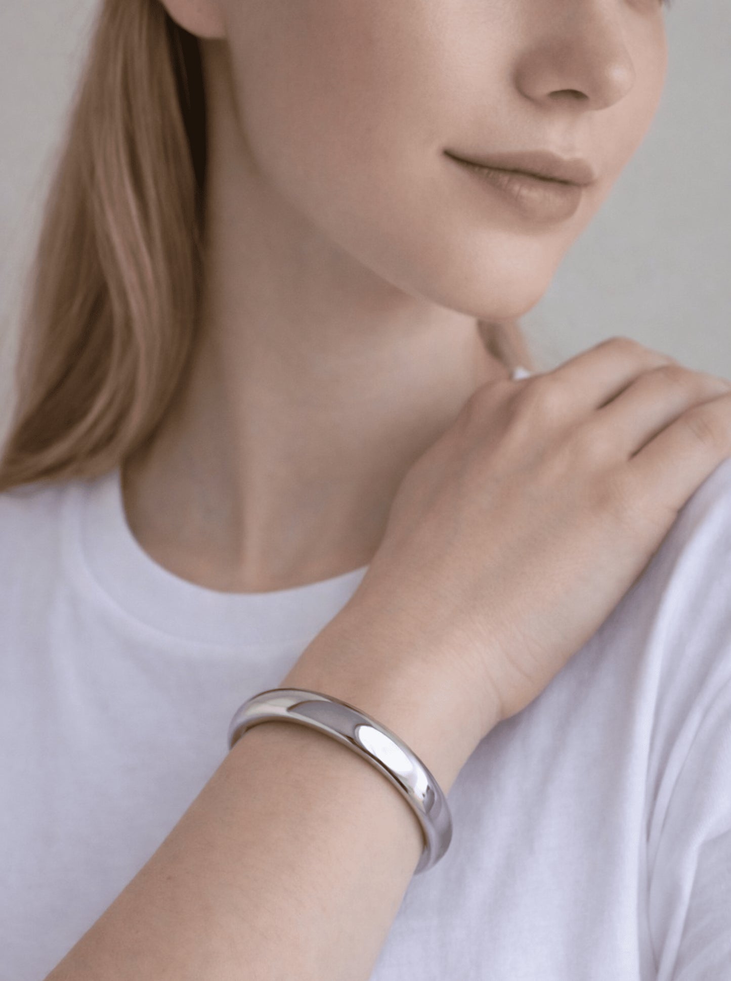 8mm Wide Sleek Stainless-Steel Hinged Bangle Bracelet