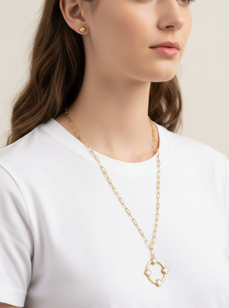 Geometric Quatrefoil Pendant Necklace Set