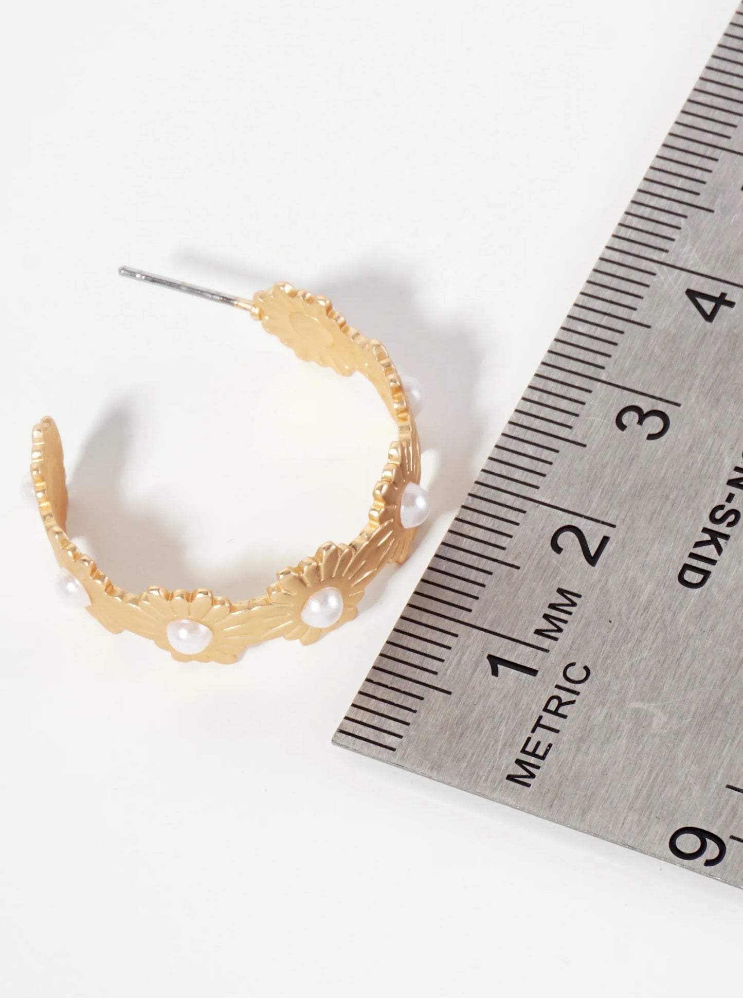 Botanical-theme Pearl Beaded Flower-shaped Open Hoop Earrings