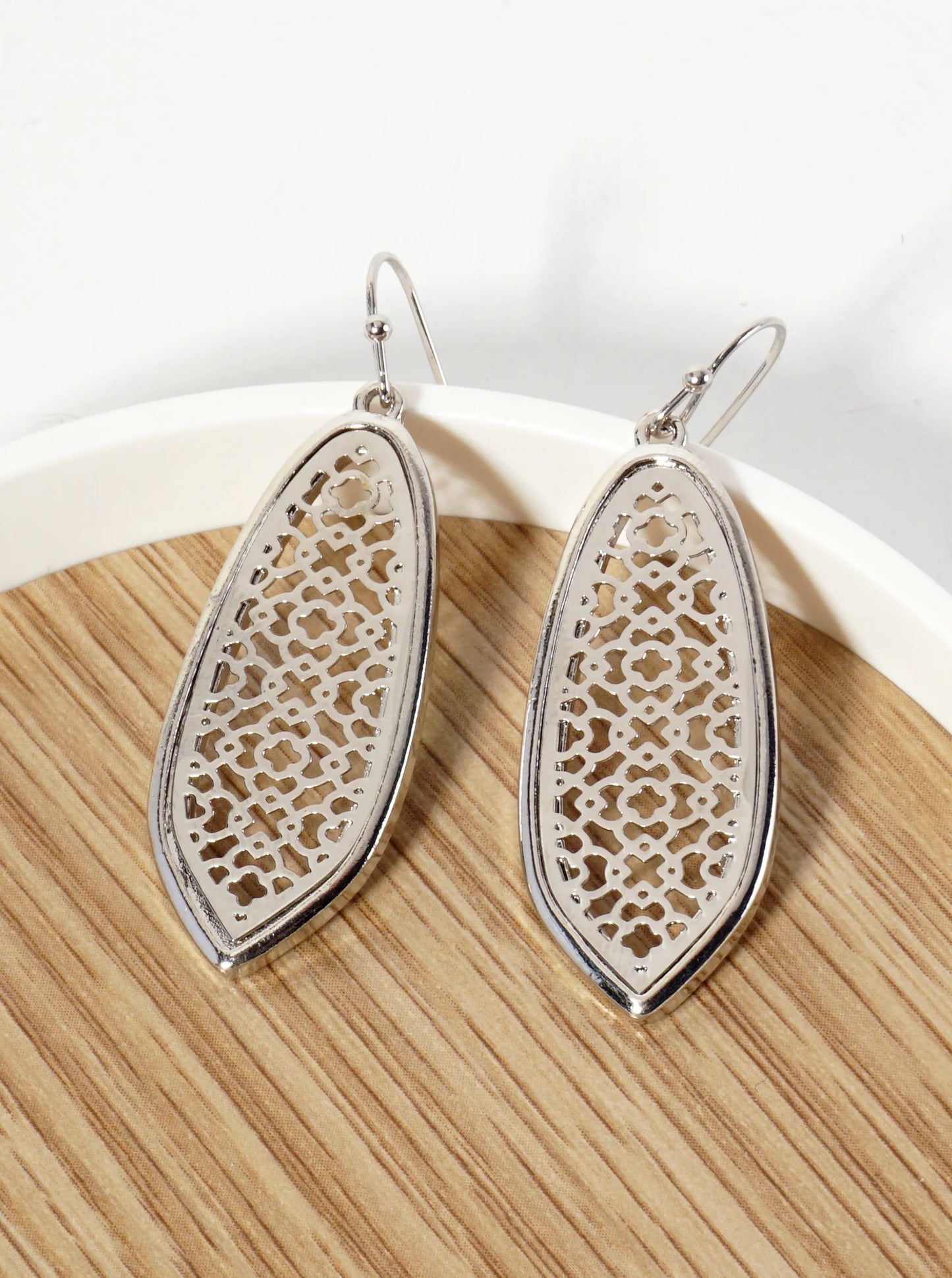 Dual-Tone Quatrefoil-Pattern Filigree Dangle Earrings