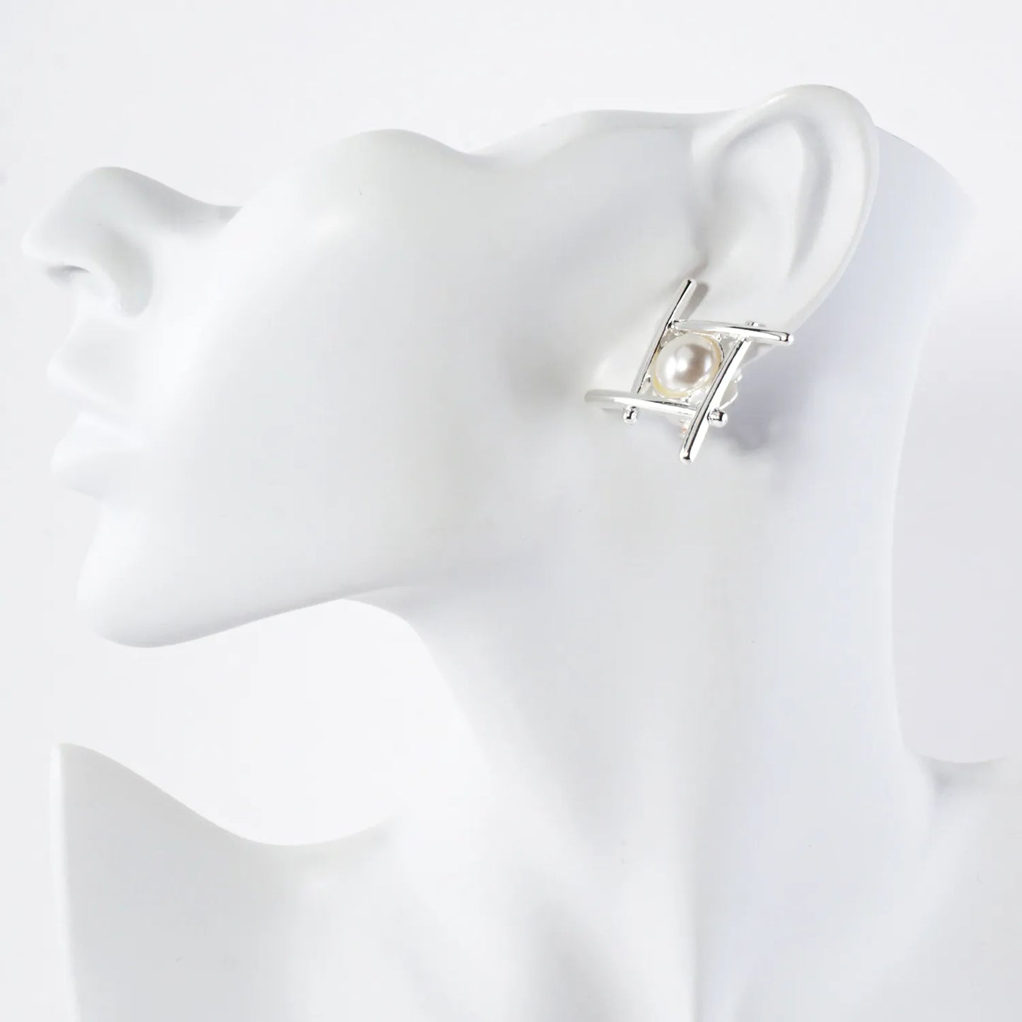 Geometric Square Frame Pearl Clip-On Earrings