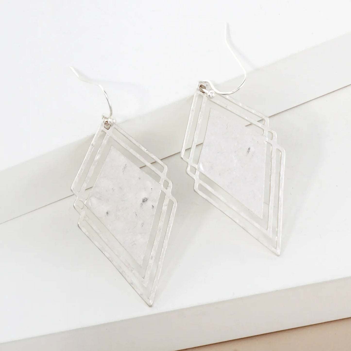 Hammered-Texture Overlapping Diamond Shape Geometric Dangle Drop Earrings