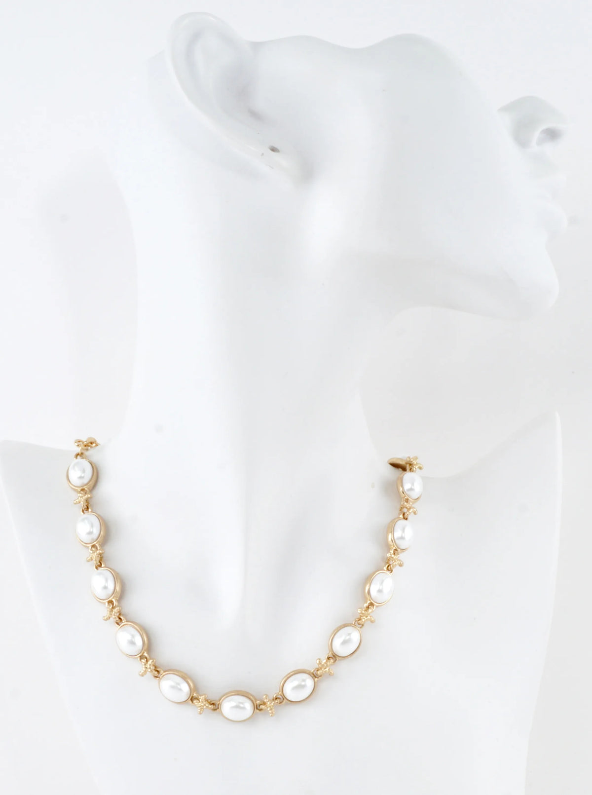 Oval Resin Pearl Station Necklace