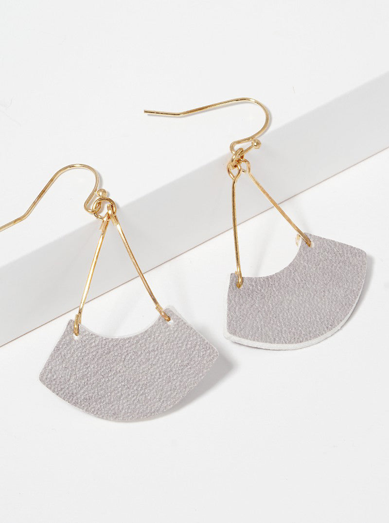 Lightweight Wire Earrings With An Arch-Shaped Leather Gray