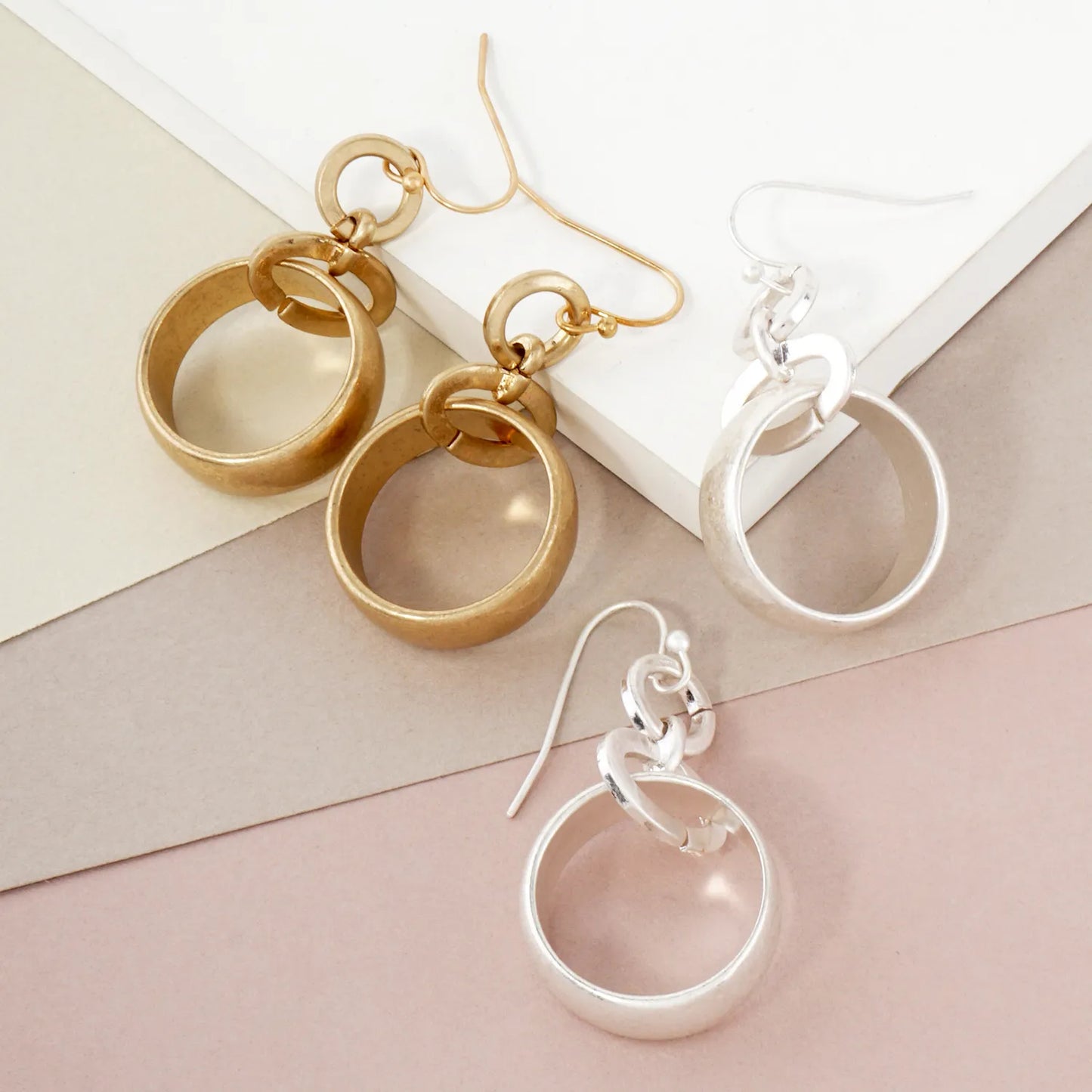 Metal Sleek Linked Circle Drop Earrings