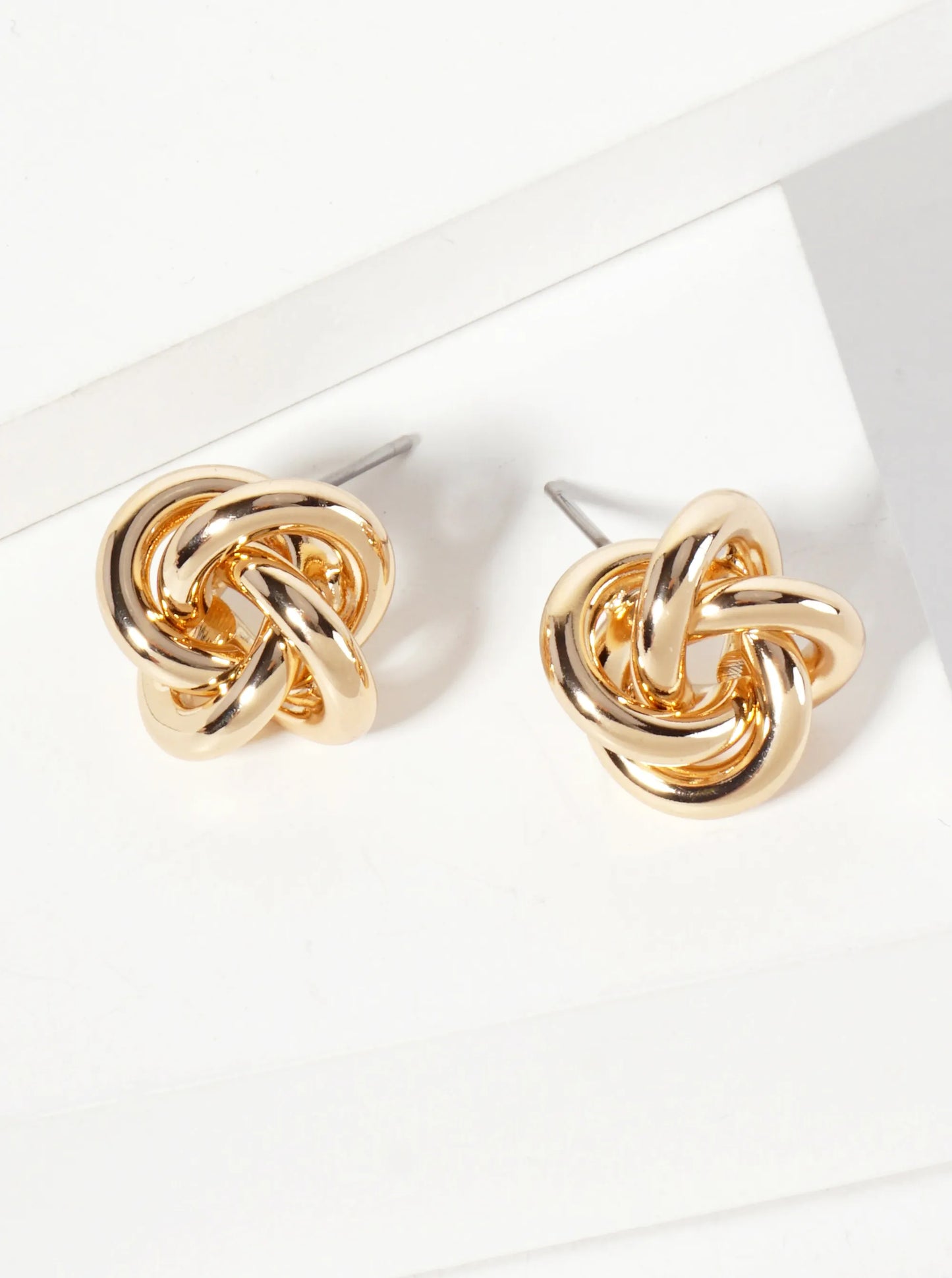 Minimalist Polished Brass 15mm Love-Knot Stud Earrings