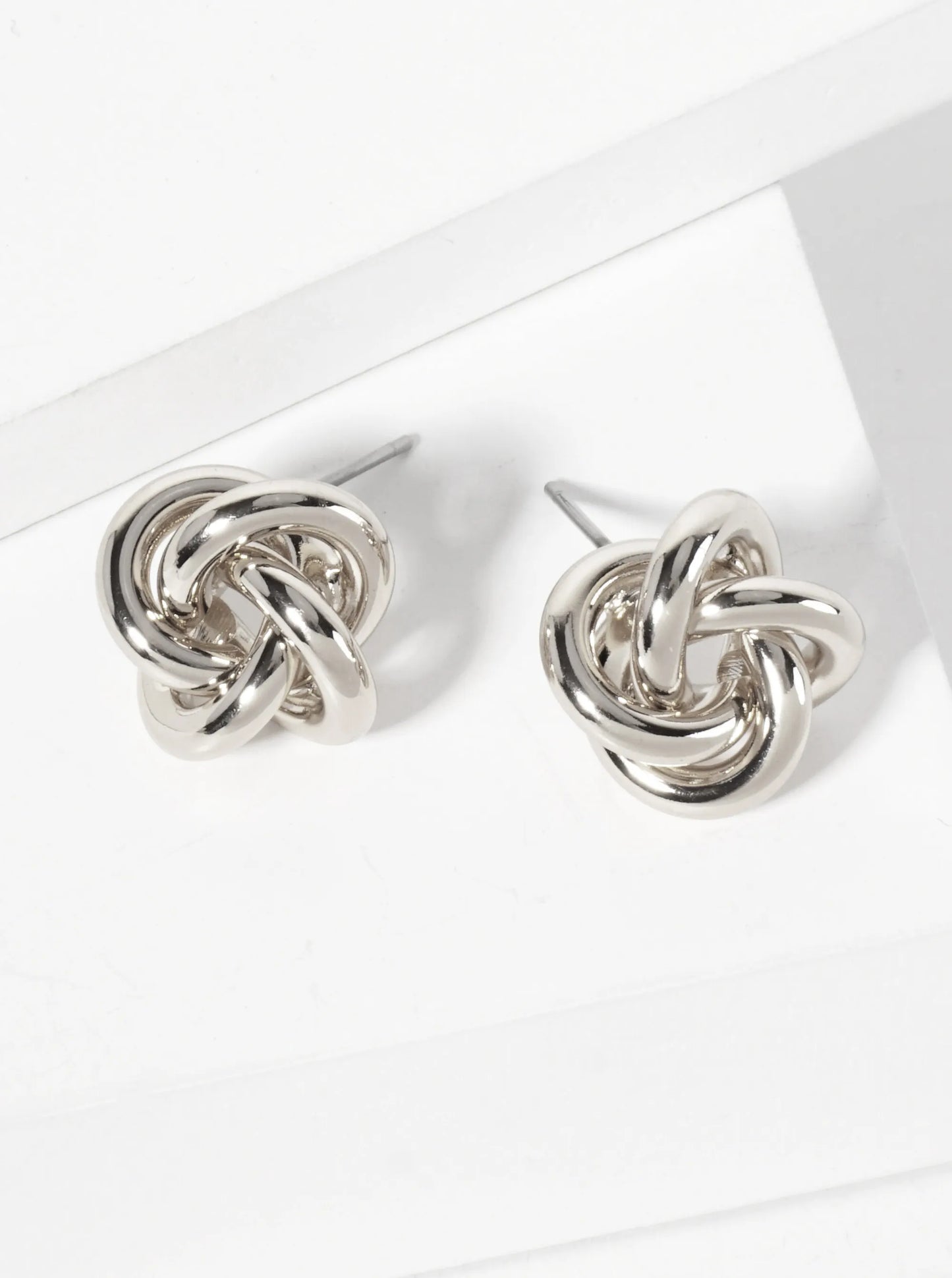 Minimalist Polished Brass 15mm Love-Knot Stud Earrings
