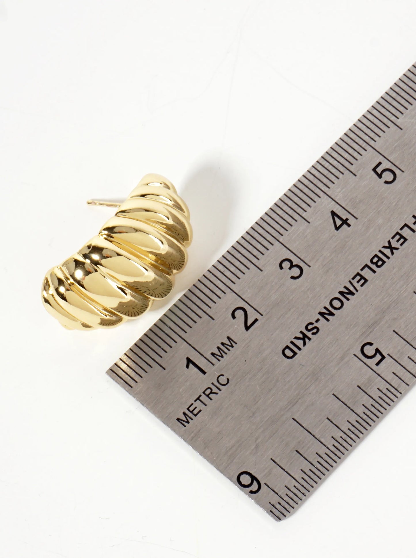 Polished Brass 25mm Ribbed 18K-Gold-Dipped Soft-Curve Oval Post Earrings