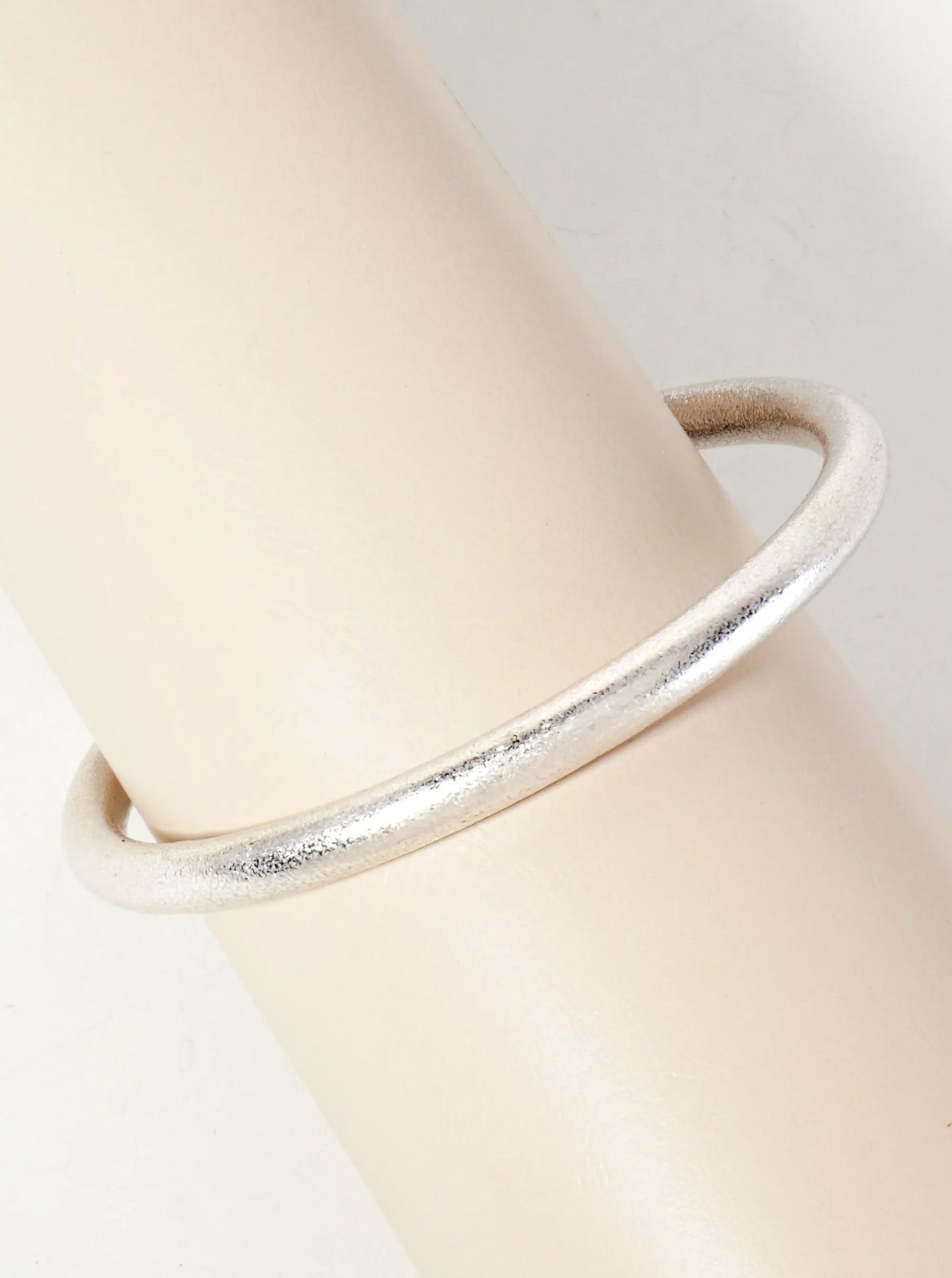 Sand-Texture Metal Polished Hollow 6mm Bangle Bracelet