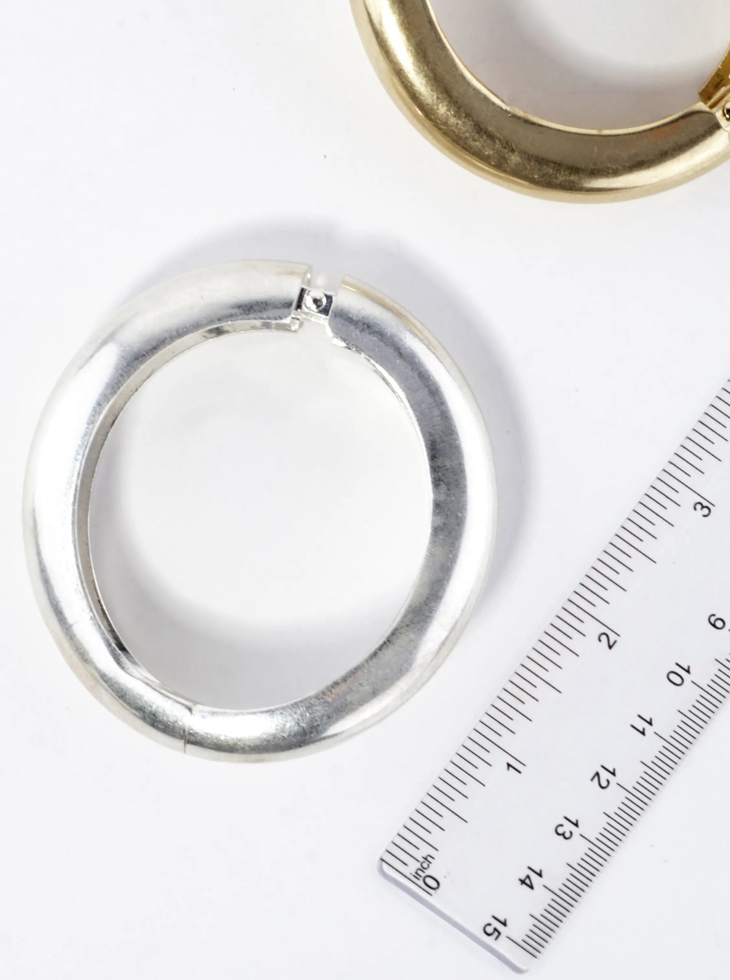 Sculptural-Statement-Curve-Hinge-Bangle-Bracelet-33-YB2748-WS-2-74RYZZ28124125K0304.jpg