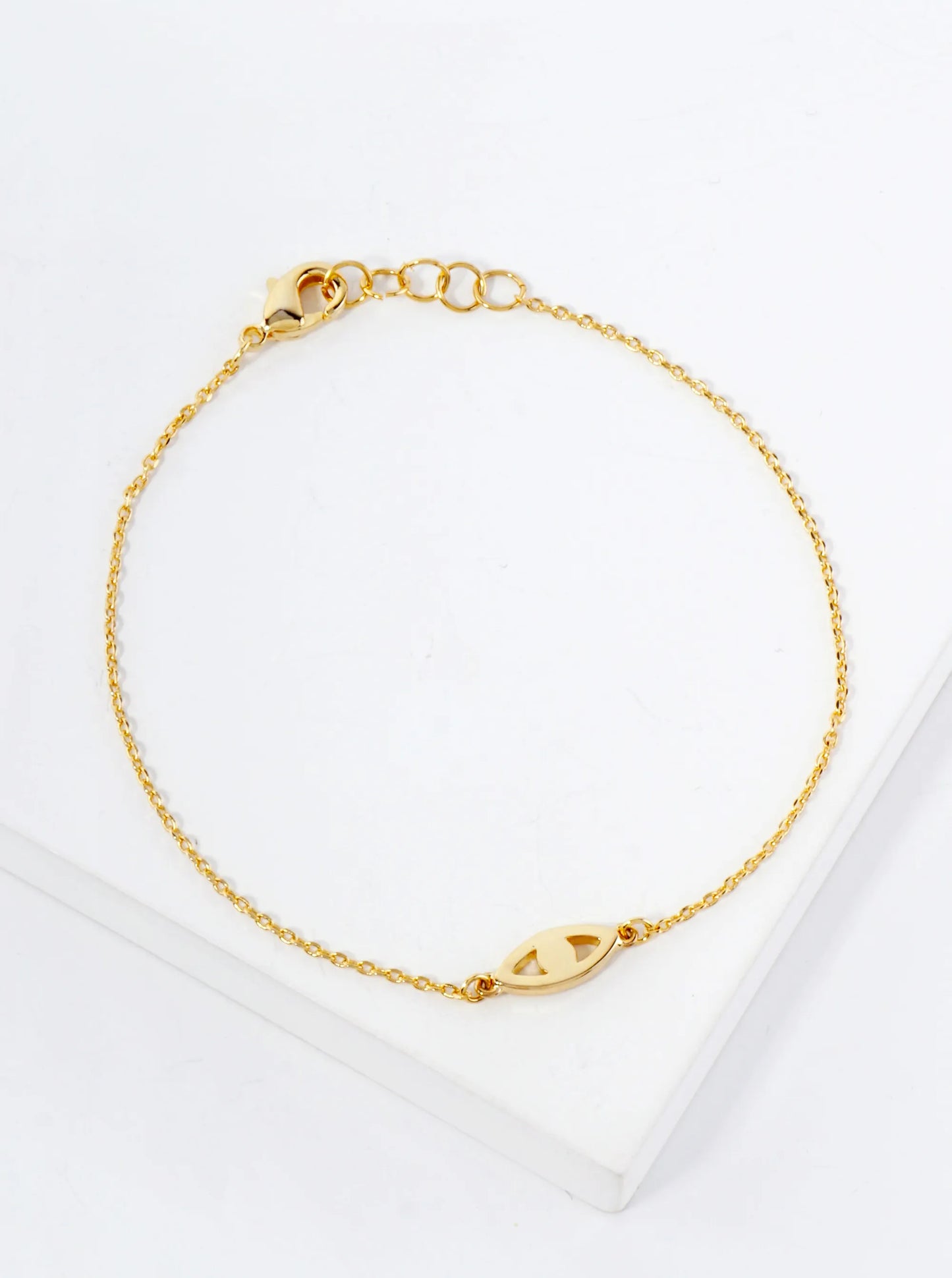 Spiritual-Theme 10mm Polished Brass Evil-Eye Accents 18K-Gold-Dipped Chain Bracelet