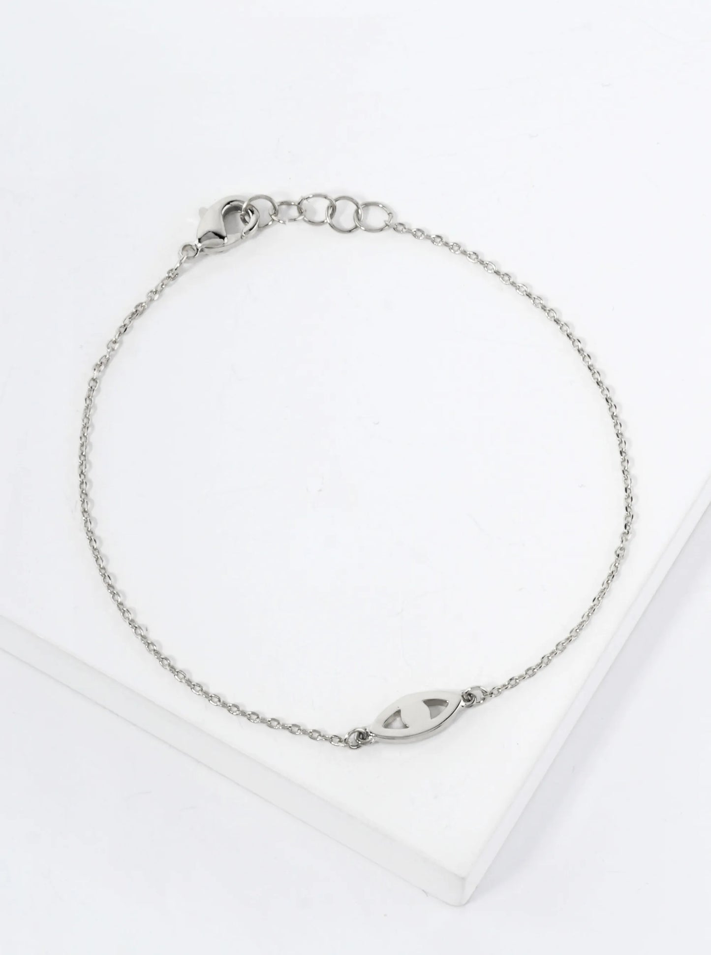 Spiritual-Theme 10mm Polished Brass Evil-Eye Accents 18K-Gold-Dipped Chain Bracelet