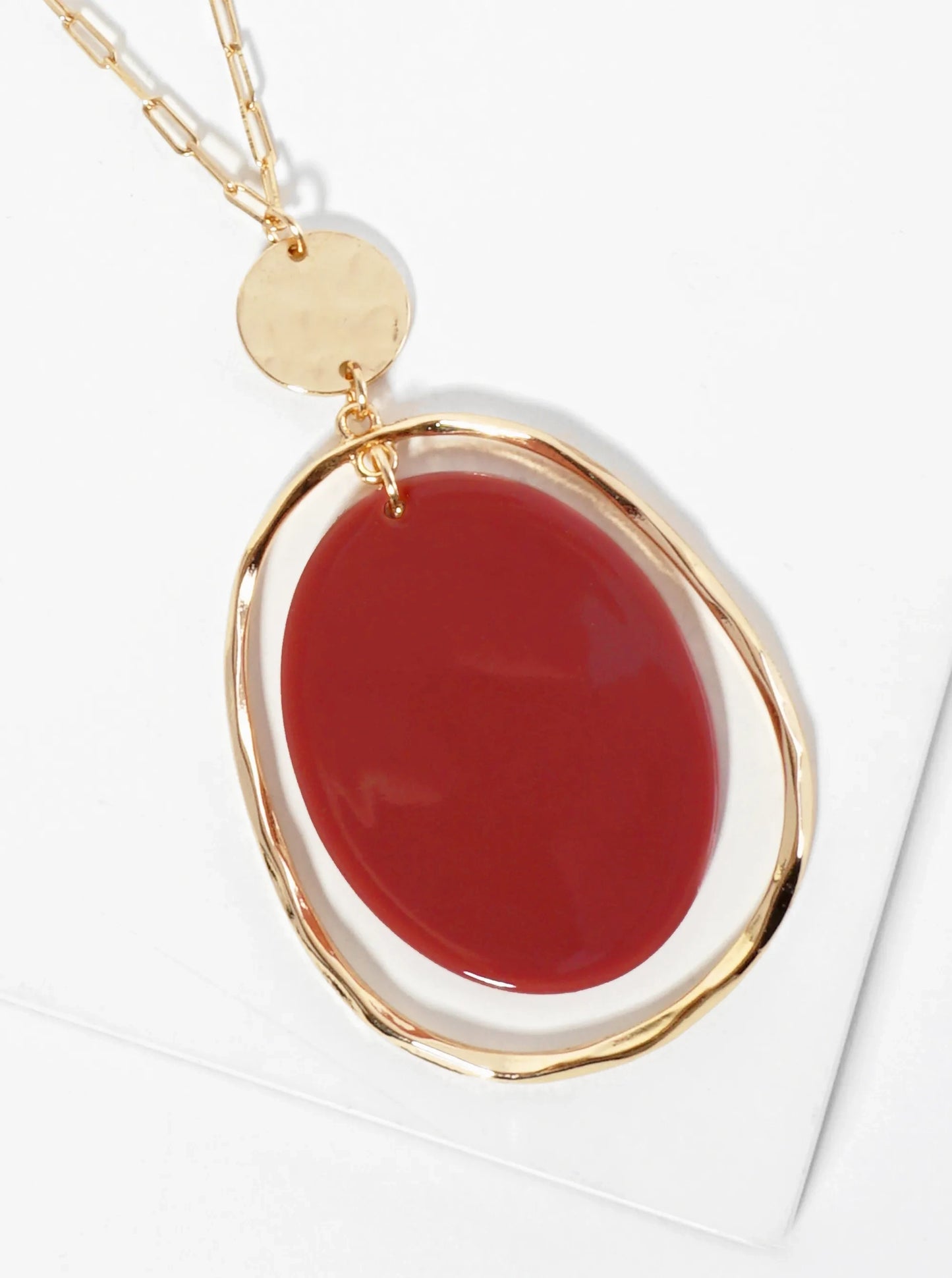 Textured Circle Encasing An Acetate Oval Pendant 30 Inch Long Necklace