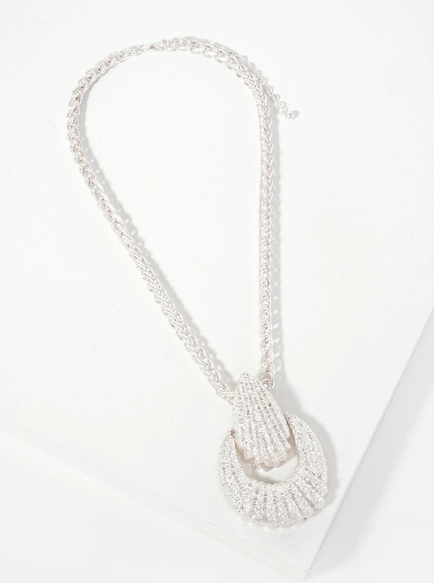 Textured Metal Doorknocker Design Pendant 16-inch Interwoven Chain Necklace