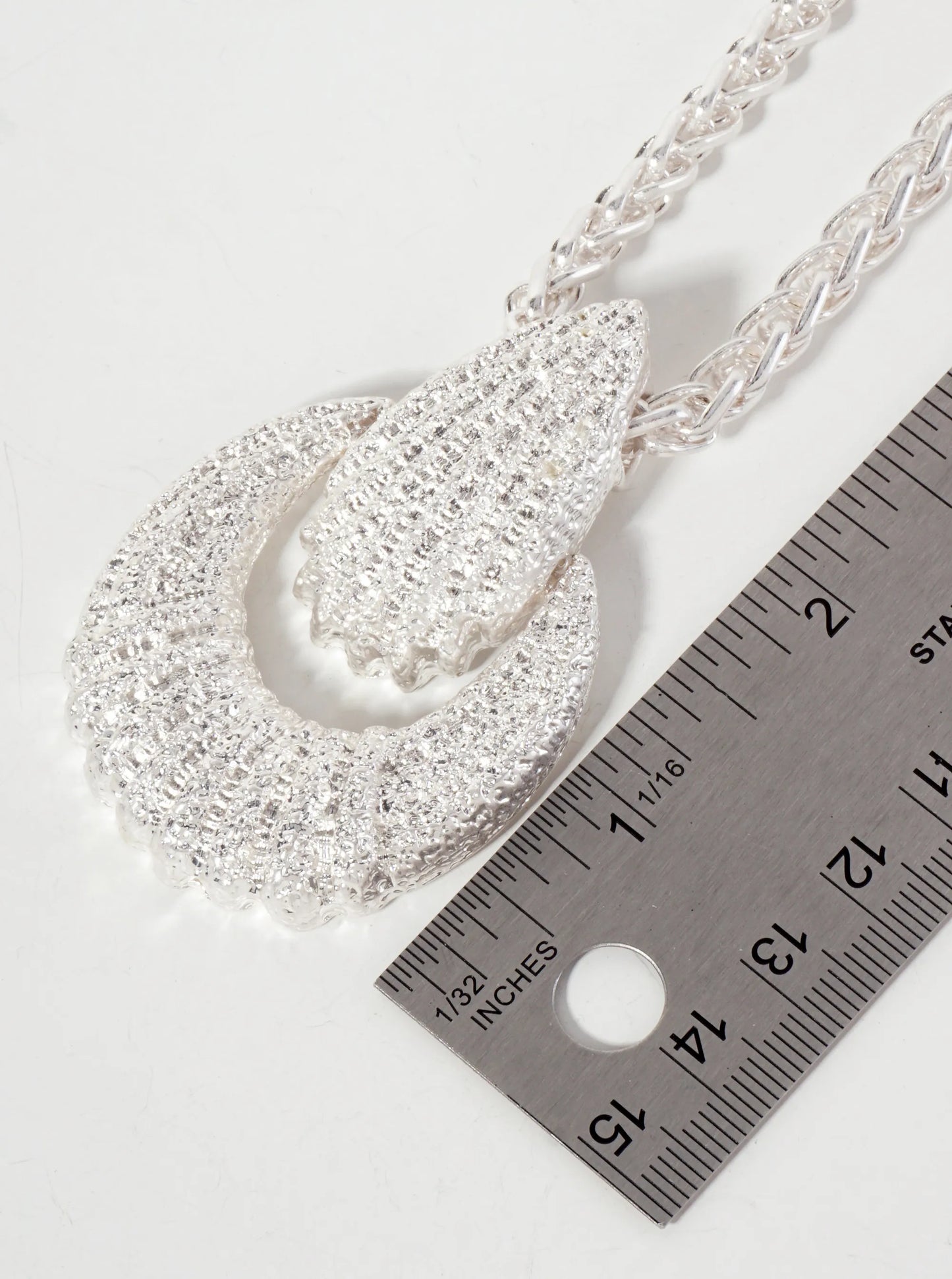 Textured Metal Doorknocker Design Pendant 16-inch Interwoven Chain Necklace