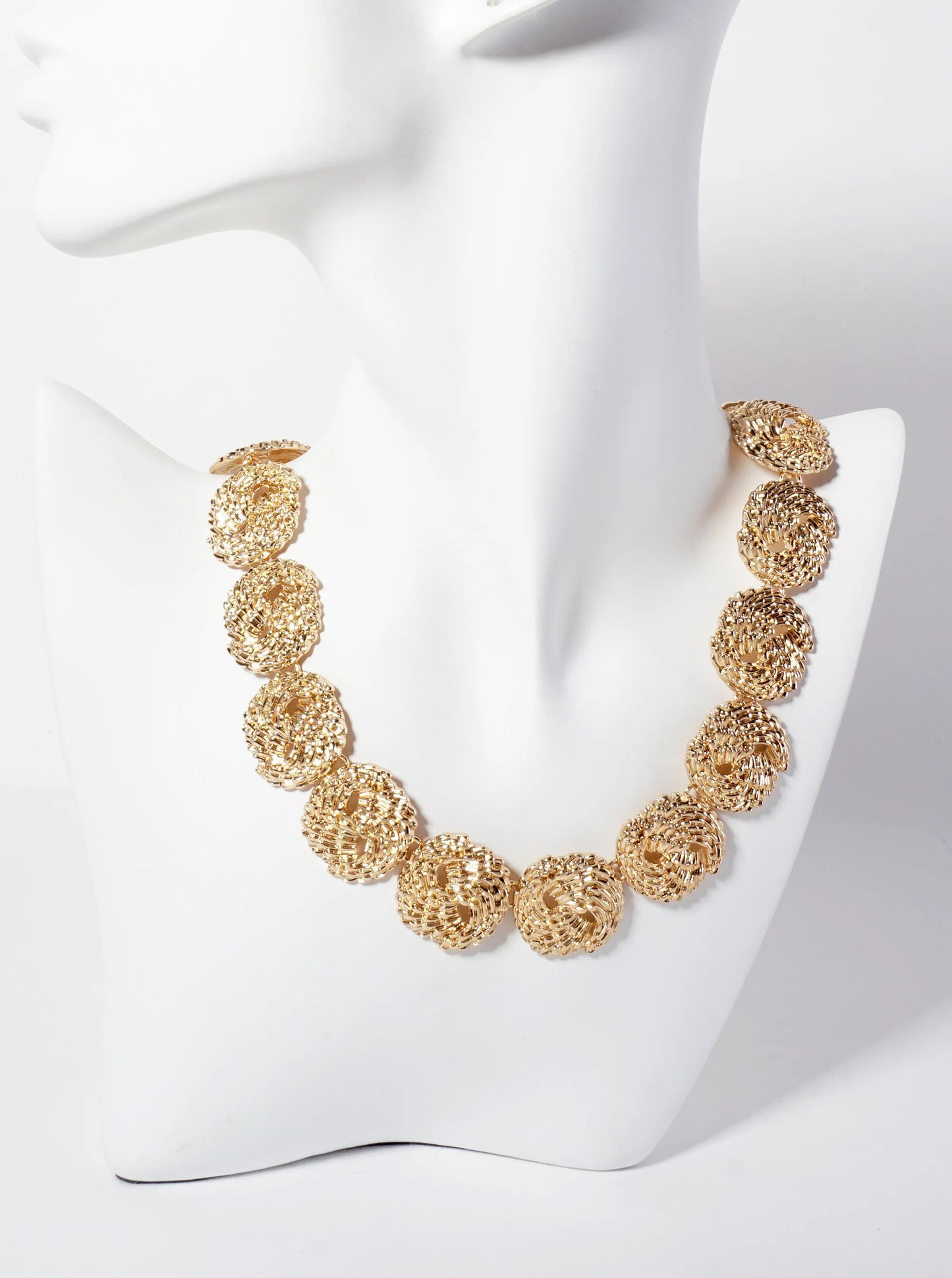 Textured Round Design Vintage Chain 17-inch Necklace With Toggle-Closure