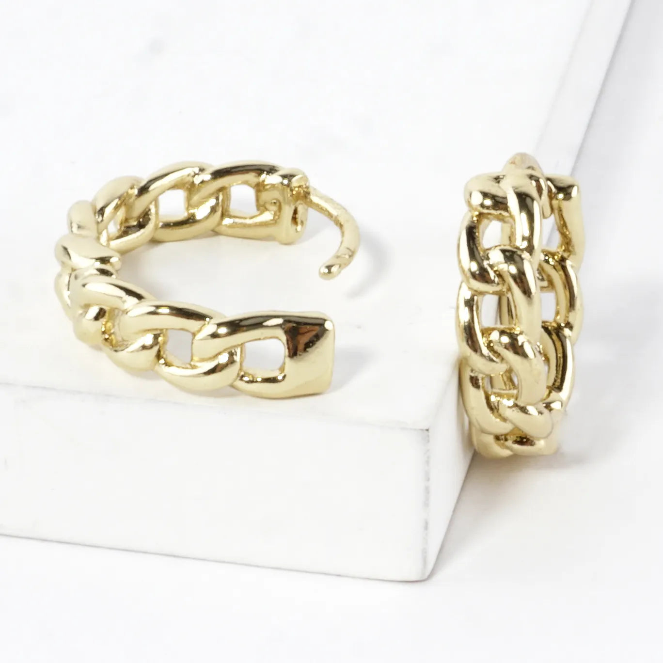Tiny Curb Chain Texture Click Huggie Hoop Earrings