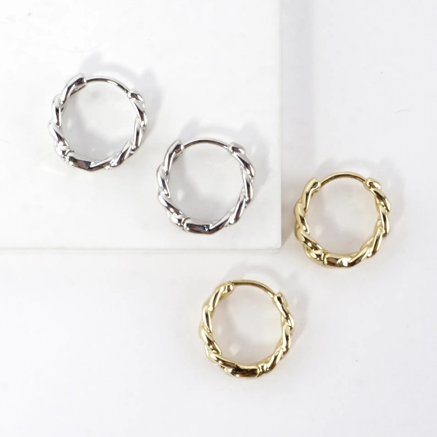 Tiny Curb Chain Texture Click Huggie Hoop Earrings