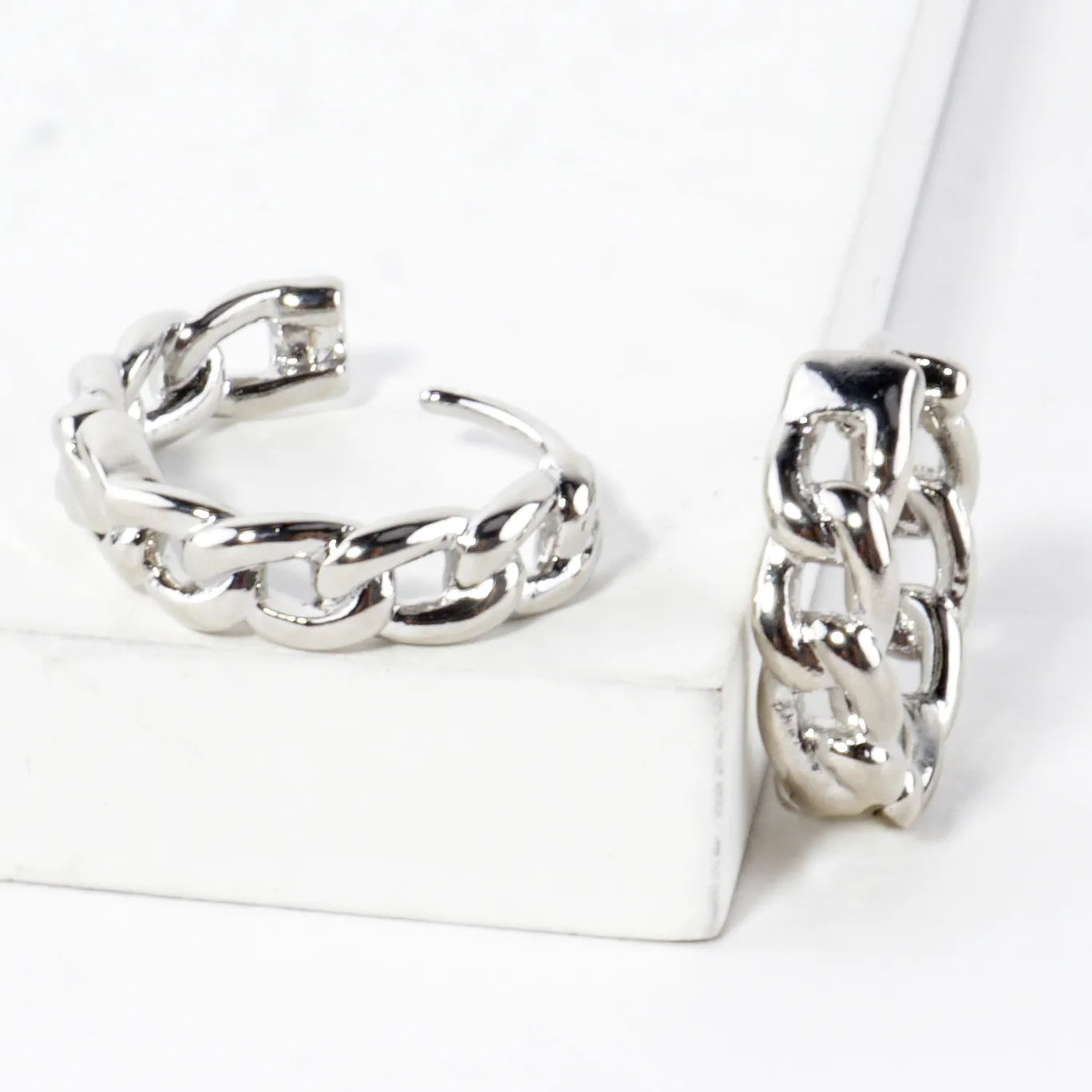 Tiny Curb Chain Texture Click Huggie Hoop Earrings