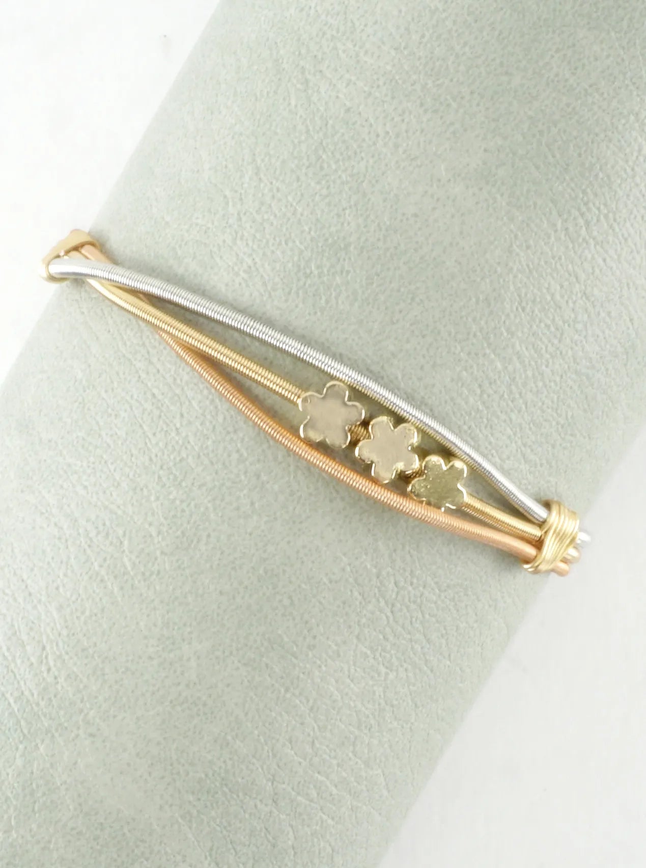 Triple Flower Stretch Spring Wire Bracelet
