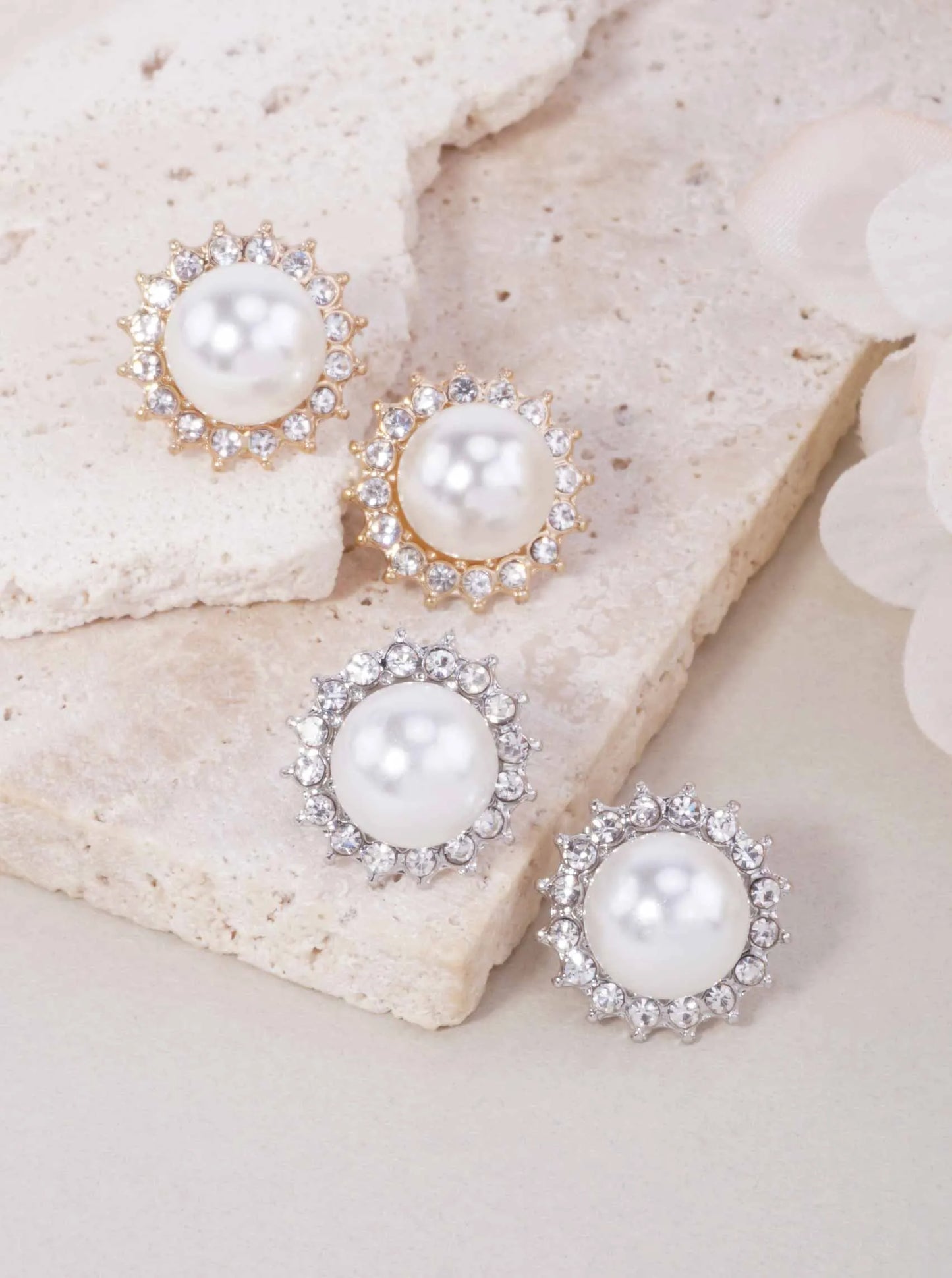 0.6-in-Pearl-Flower-Rhinestone-Stud-Earrings-61-E2438-GCR-1-X0R2JE20070026K1039.jpg