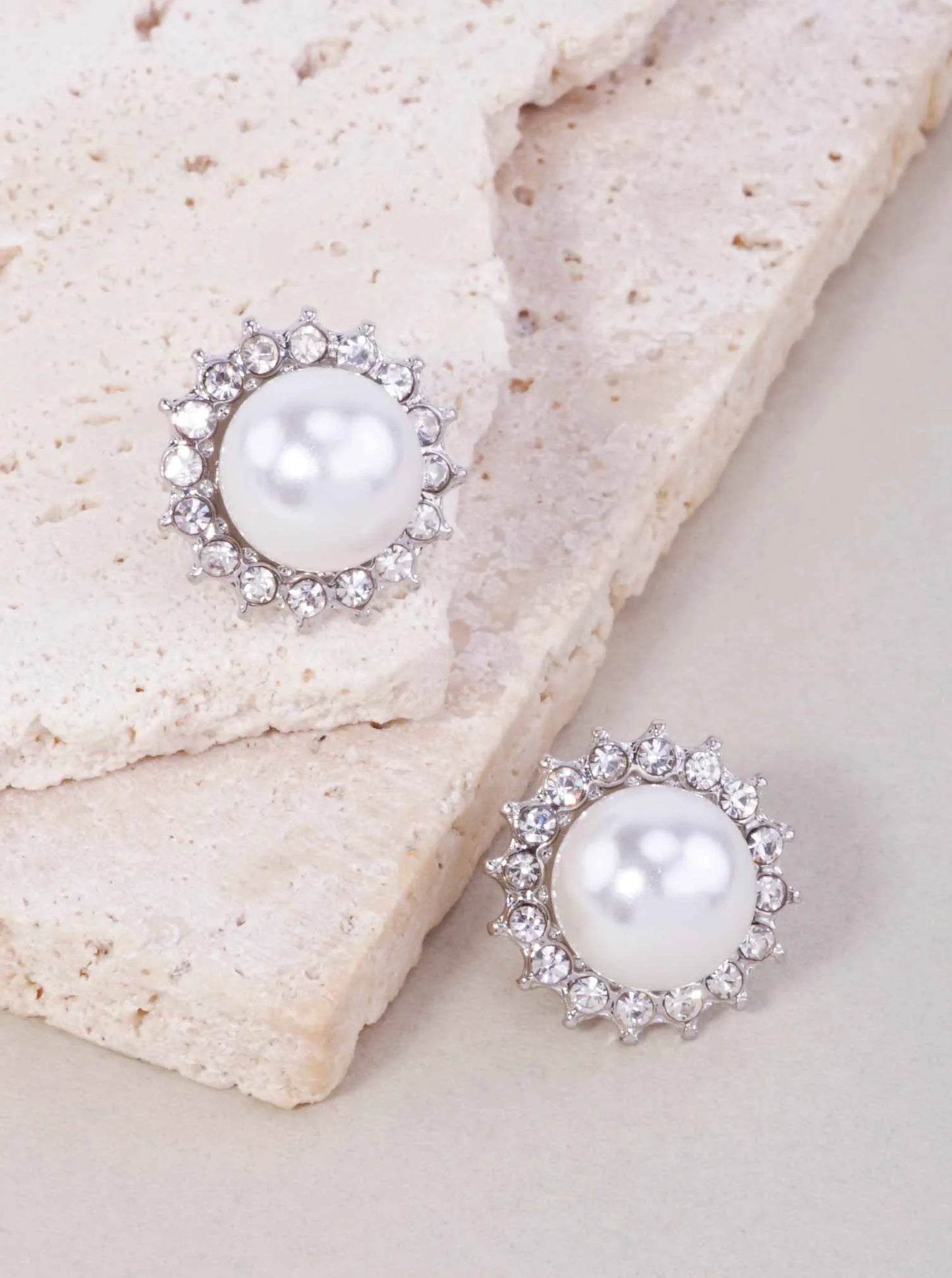 0.6-in-Pearl-Flower-Rhinestone-Stud-Earrings-61-E2438-RCR-0-FNPZY420070026K1039.jpg