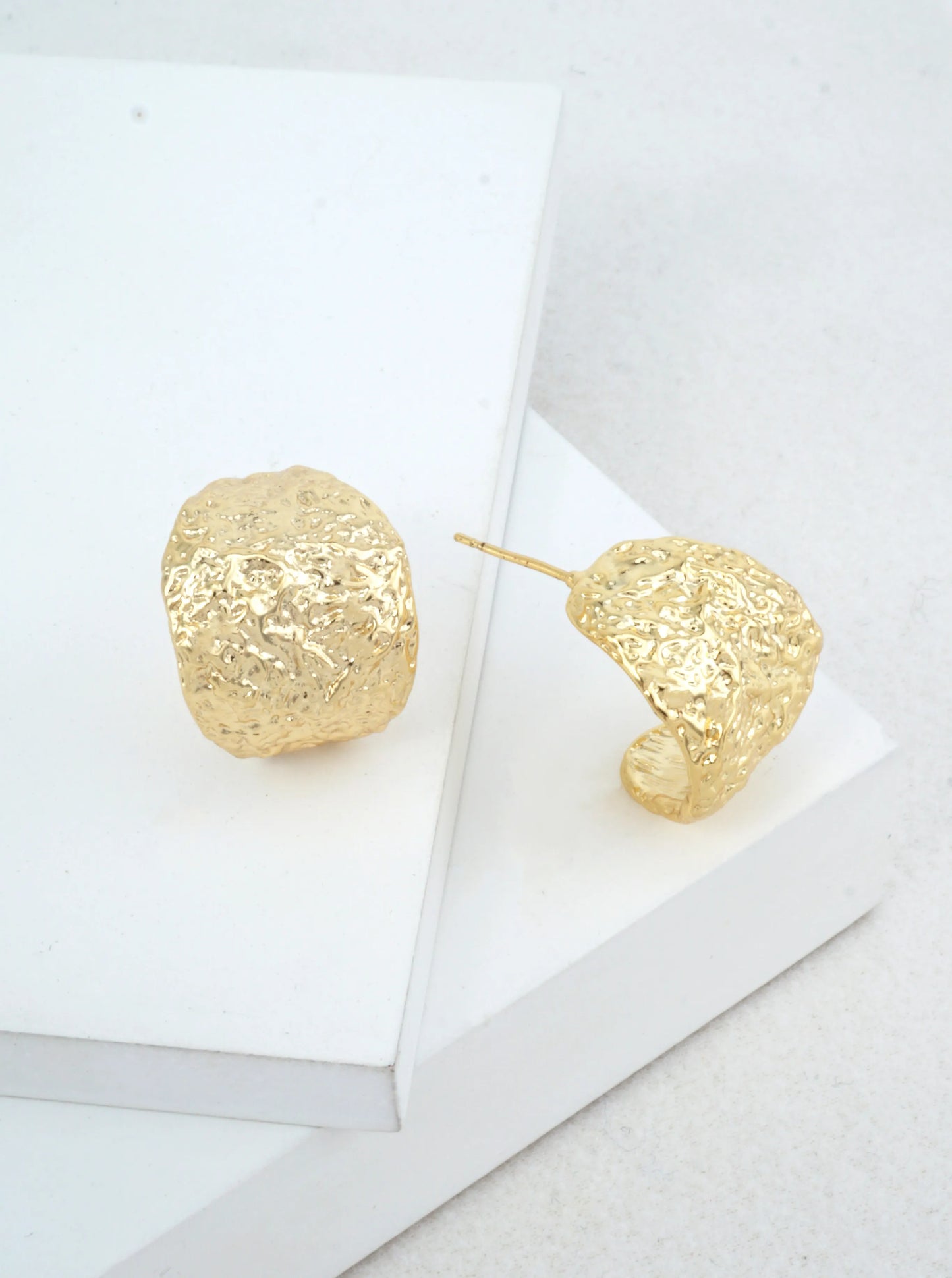 14K-Gold-Dipped-Hammered-Huggie-Earrings-151-DE1571-GD-0-0VH4H812060526K0310.jpg