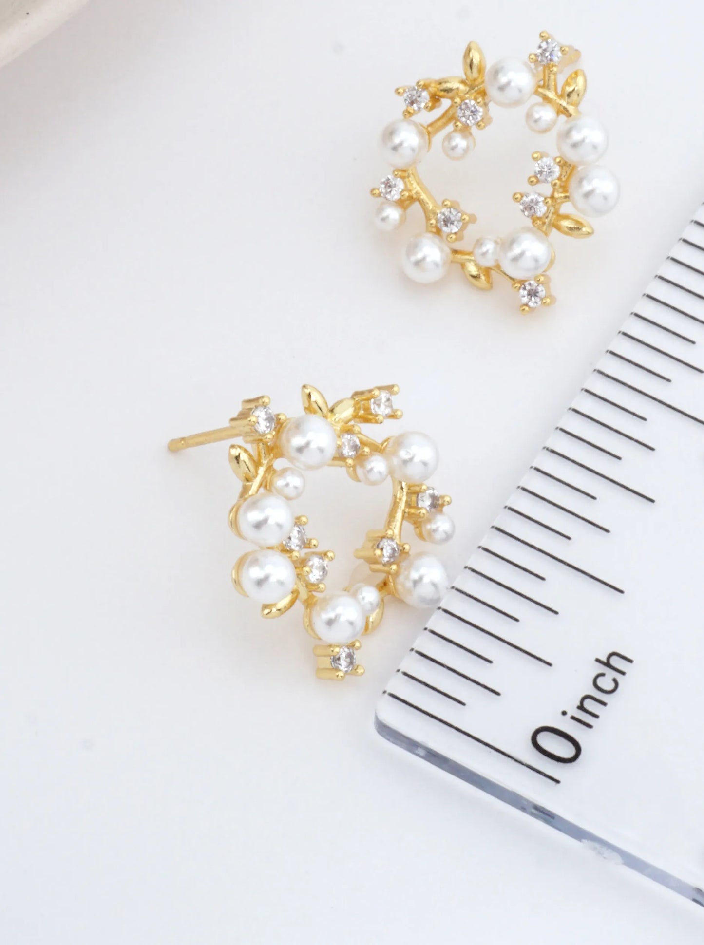 14K-Gold-Dipped-Pearl-Wreath-Stud-Earrings-151-DE1614-GDWHT-1-AS0CO702071426K0403.jpg