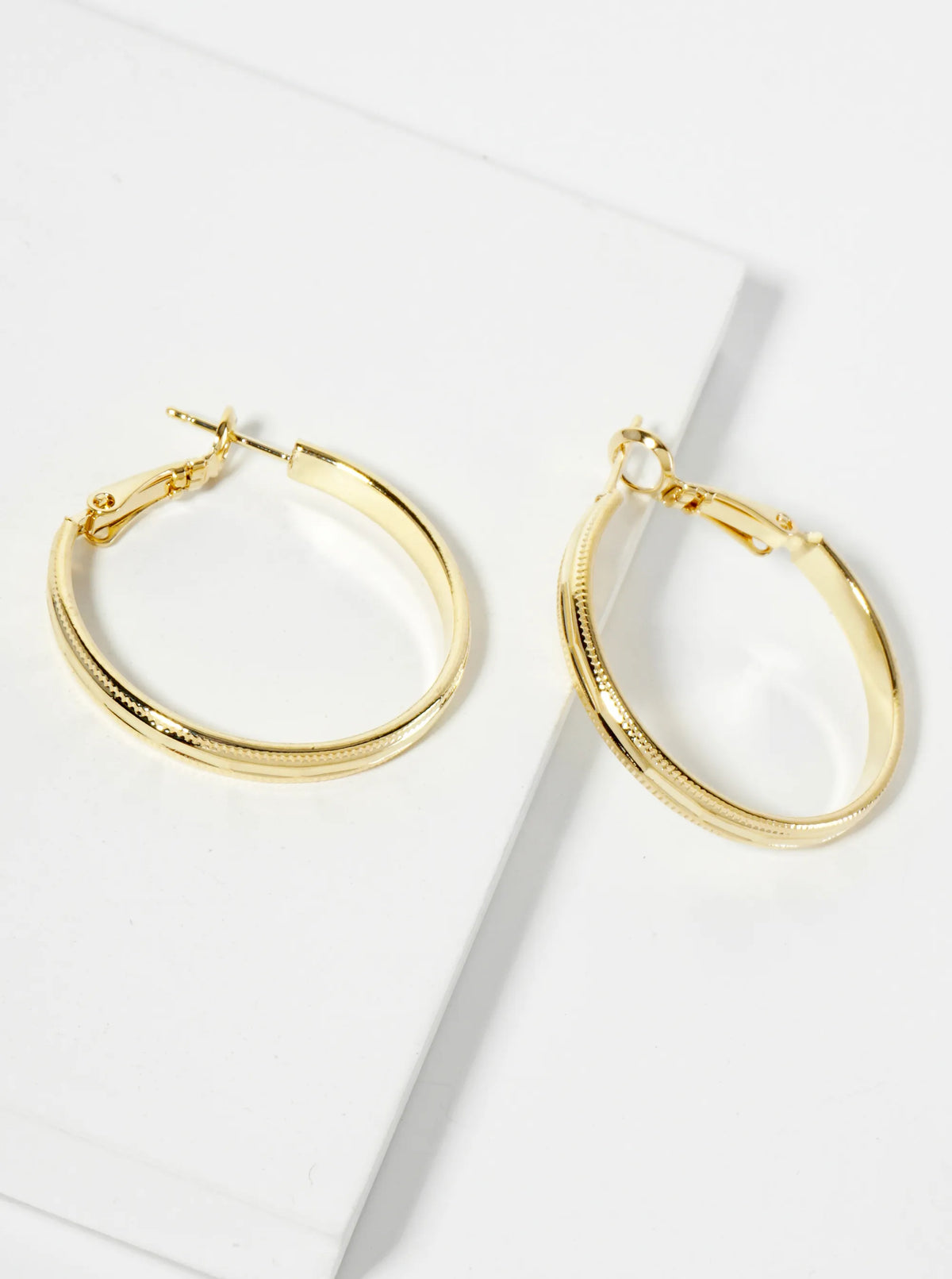 14K-Gold-Dipped Polished 30mm Latch-Back Hoop Earrings With Intricate Texture