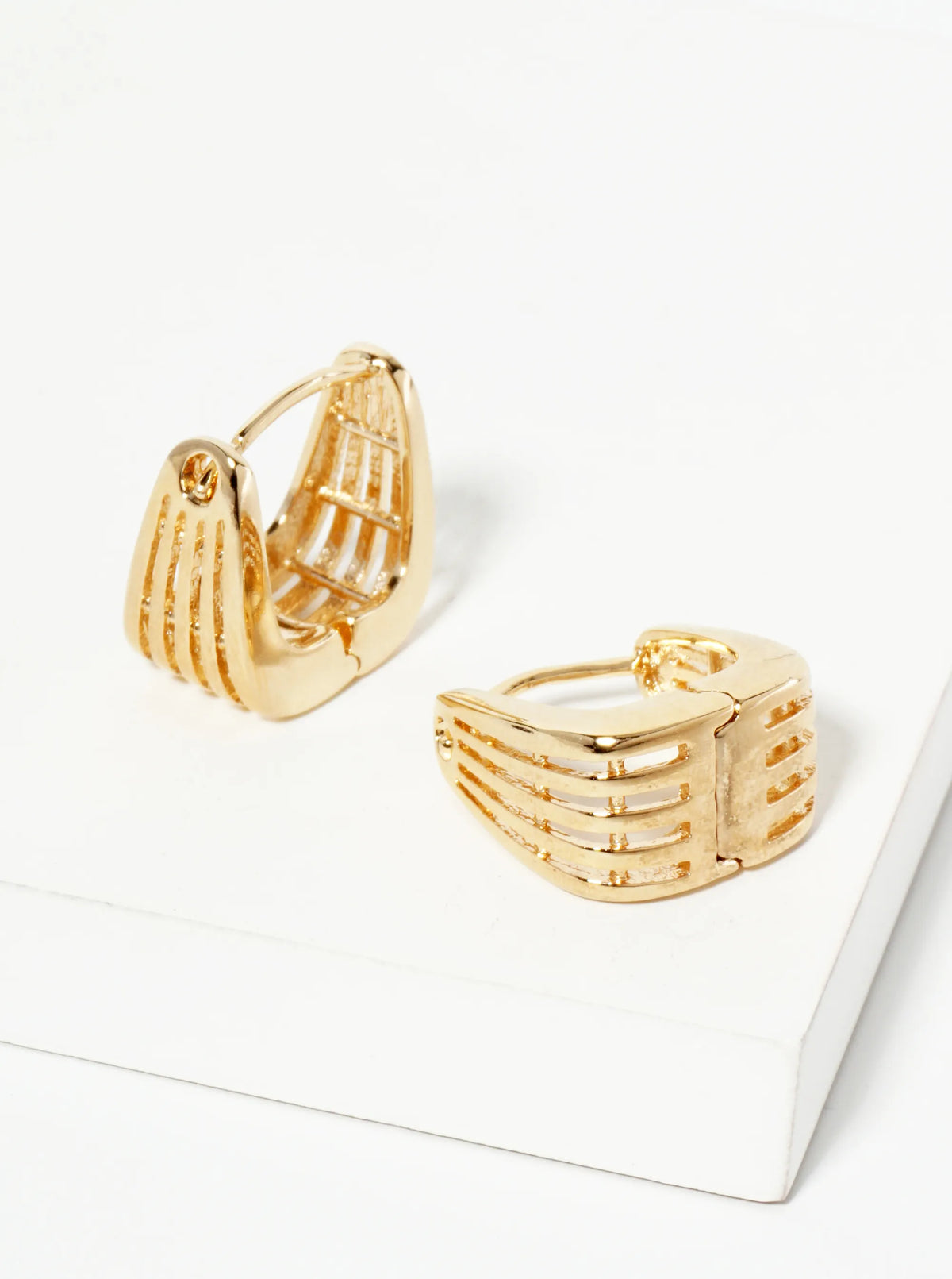 15mm 14K-Gold-Dipped Rectangular Shape Filigree Huggie Hoop Earrings