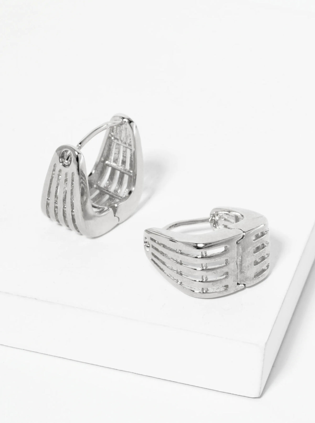 15mm 14K-Gold-Dipped Rectangular Shape Filigree Huggie Hoop Earrings