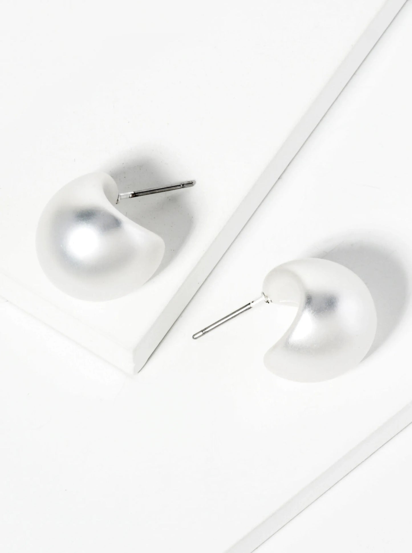 15mm Lightweight Dainty Hoop Earrings