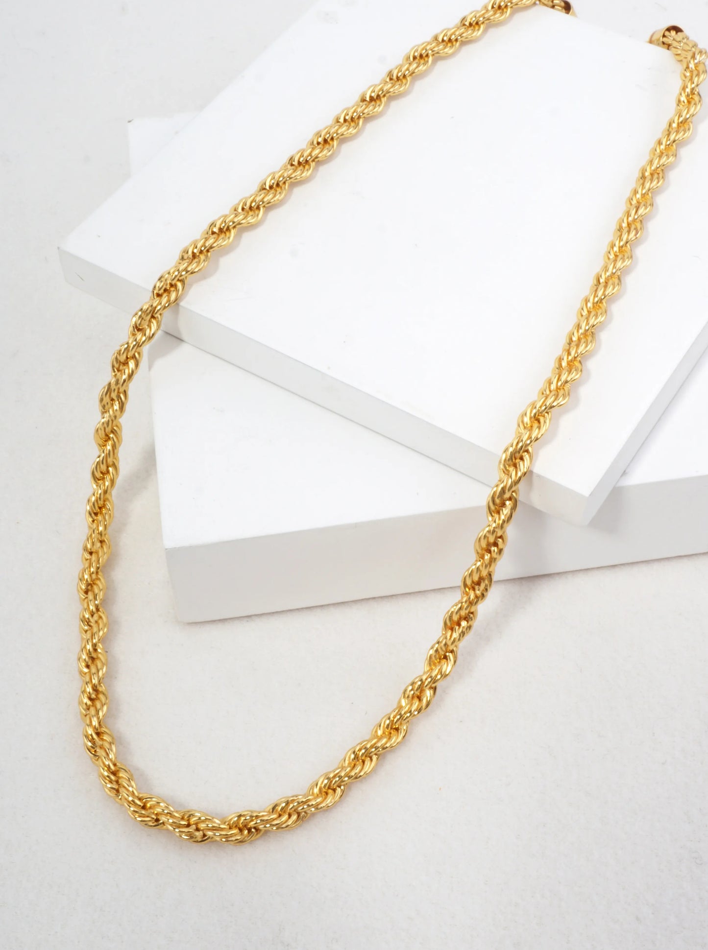 18 Inch Bold Twisted Rope Chain Necklace