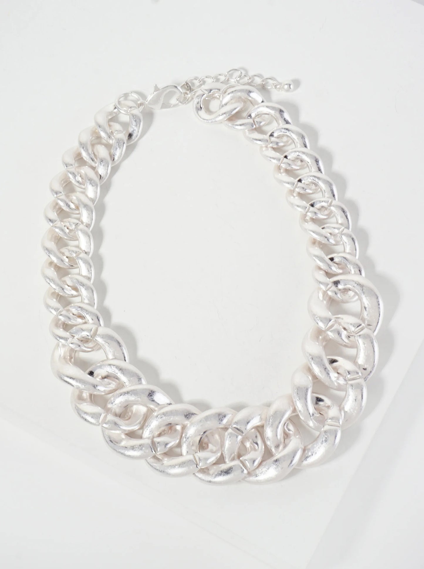 19-inch Lightweight Hollow Metallic Chain Statement Necklace