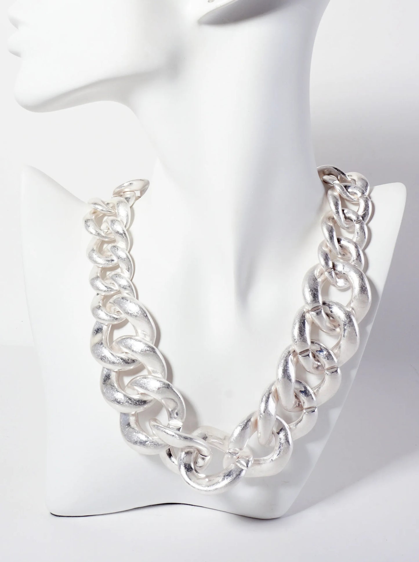 19-inch Lightweight Hollow Metallic Chain Statement Necklace
