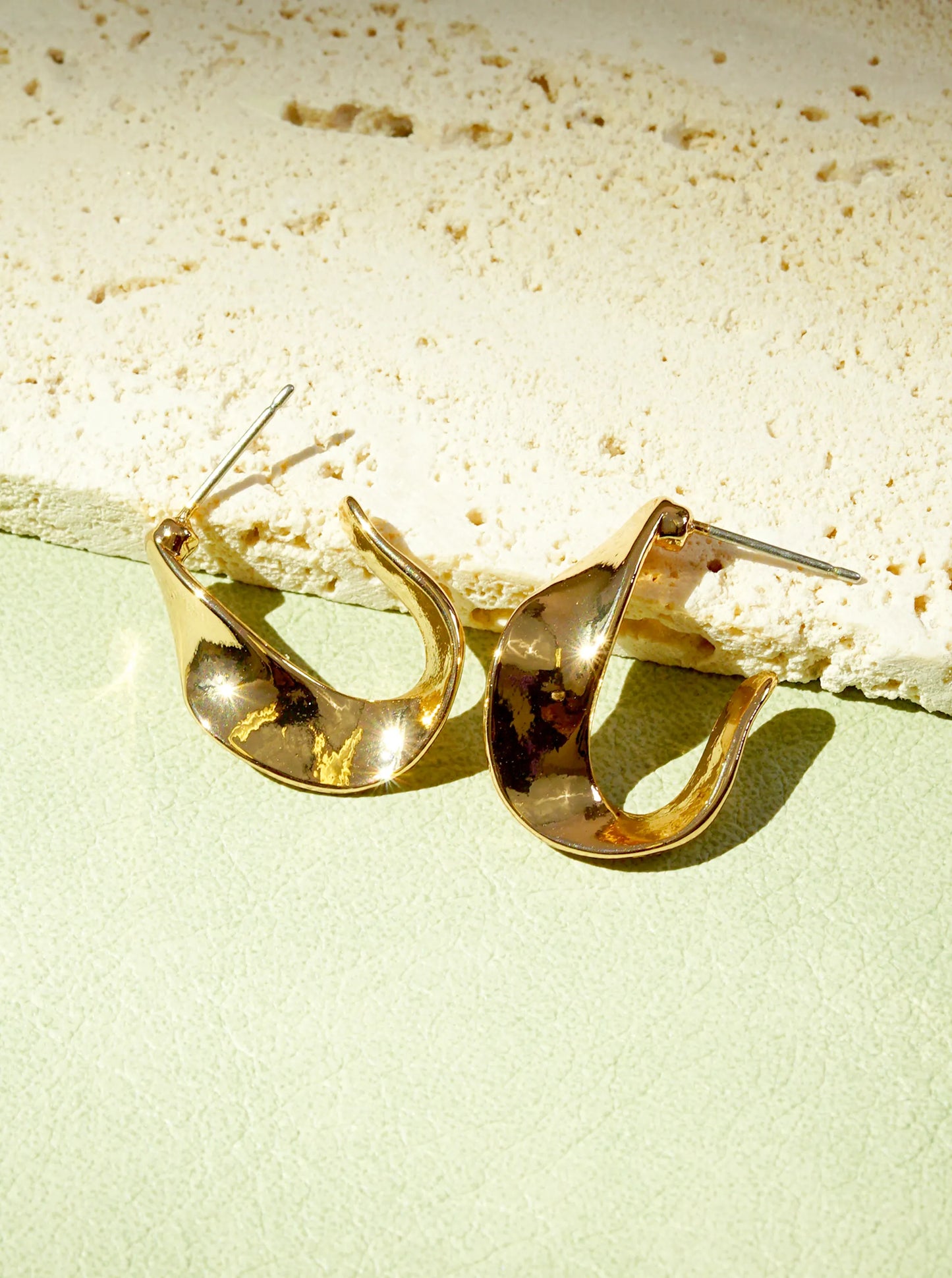 20mm Wavy Minimalist Open Hoop Earrings