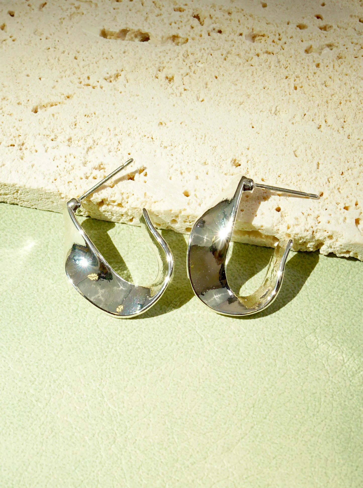 20mm Wavy Minimalist Open Hoop Earrings