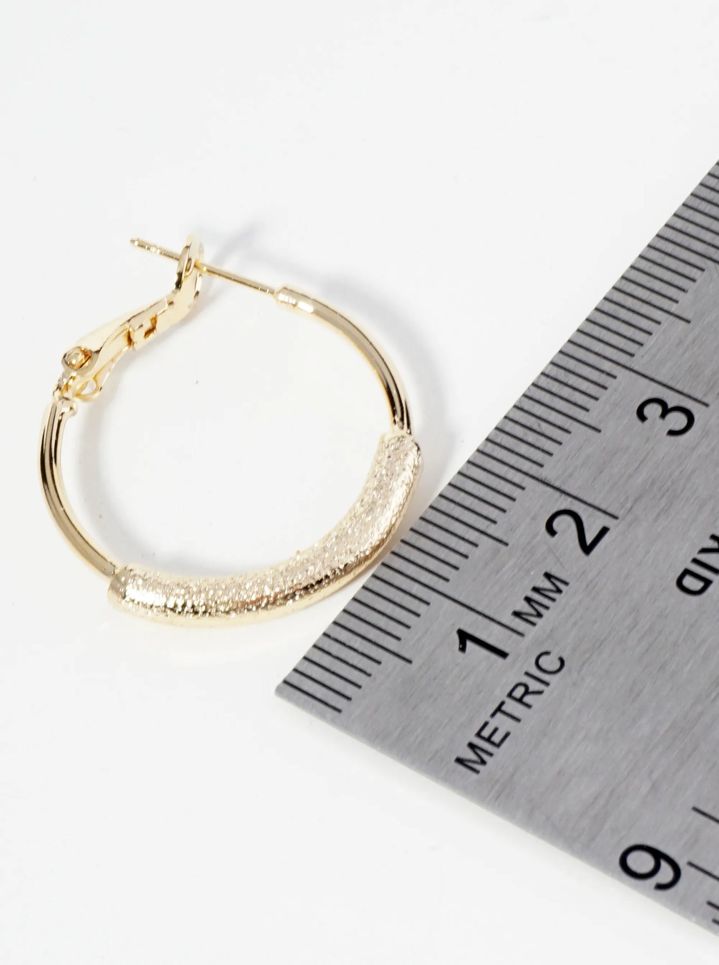 25mm Latch Back Hoop Earrings With Center Textured Accent