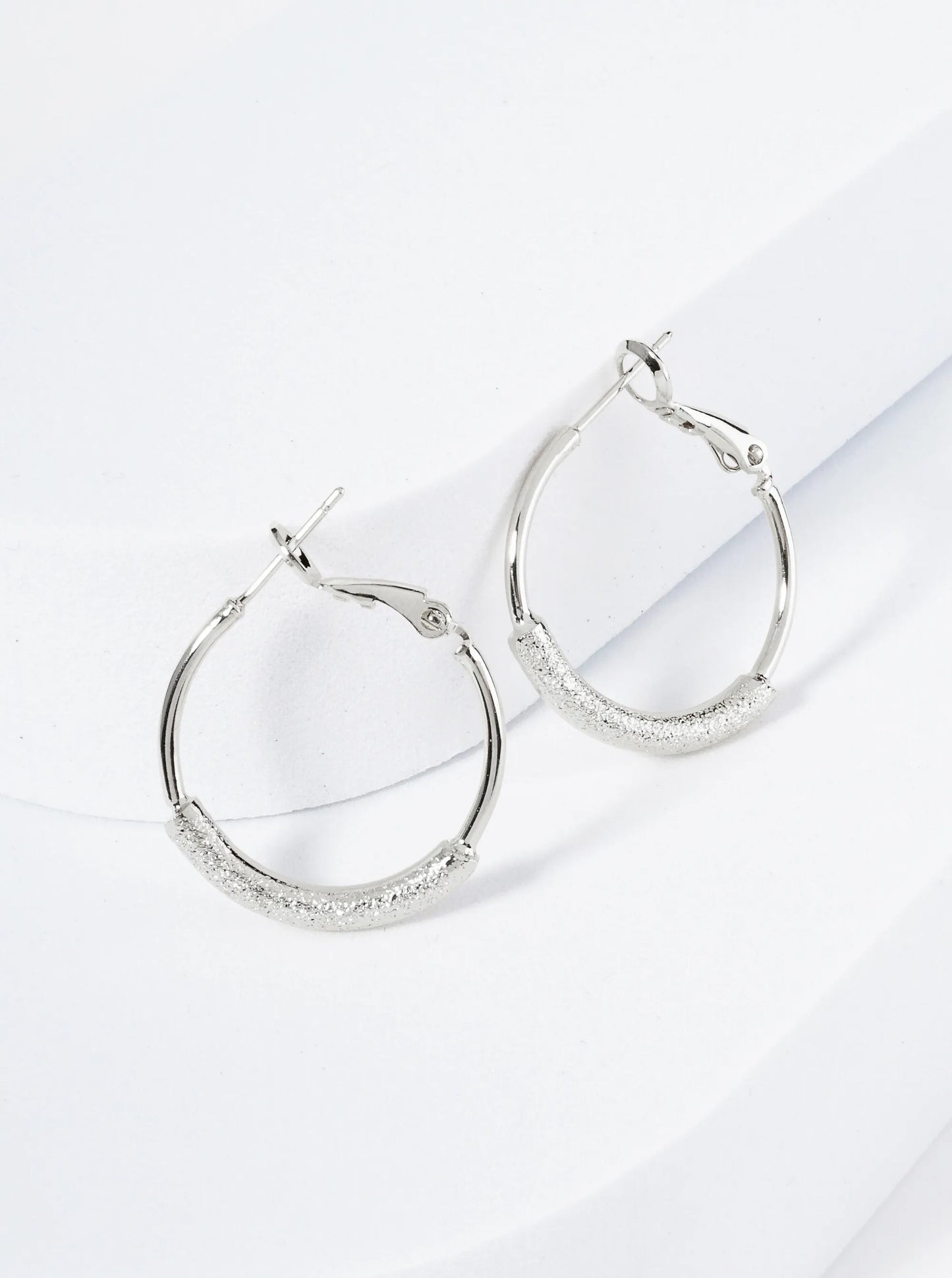 25mm Latch Back Hoop Earrings With Center Textured Accent