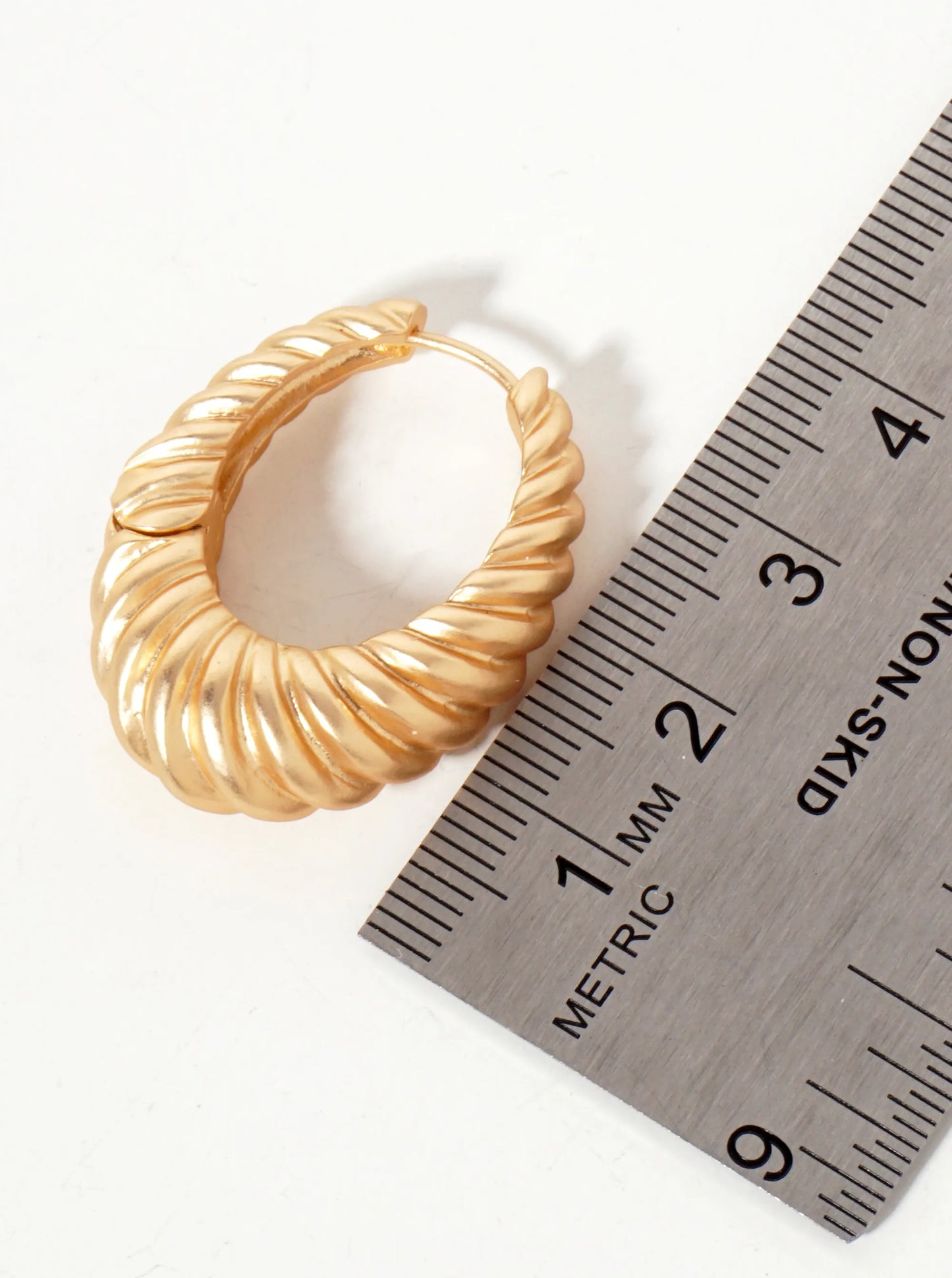 30mm Metal Twisted Oval-Shaped Hoop Earrings