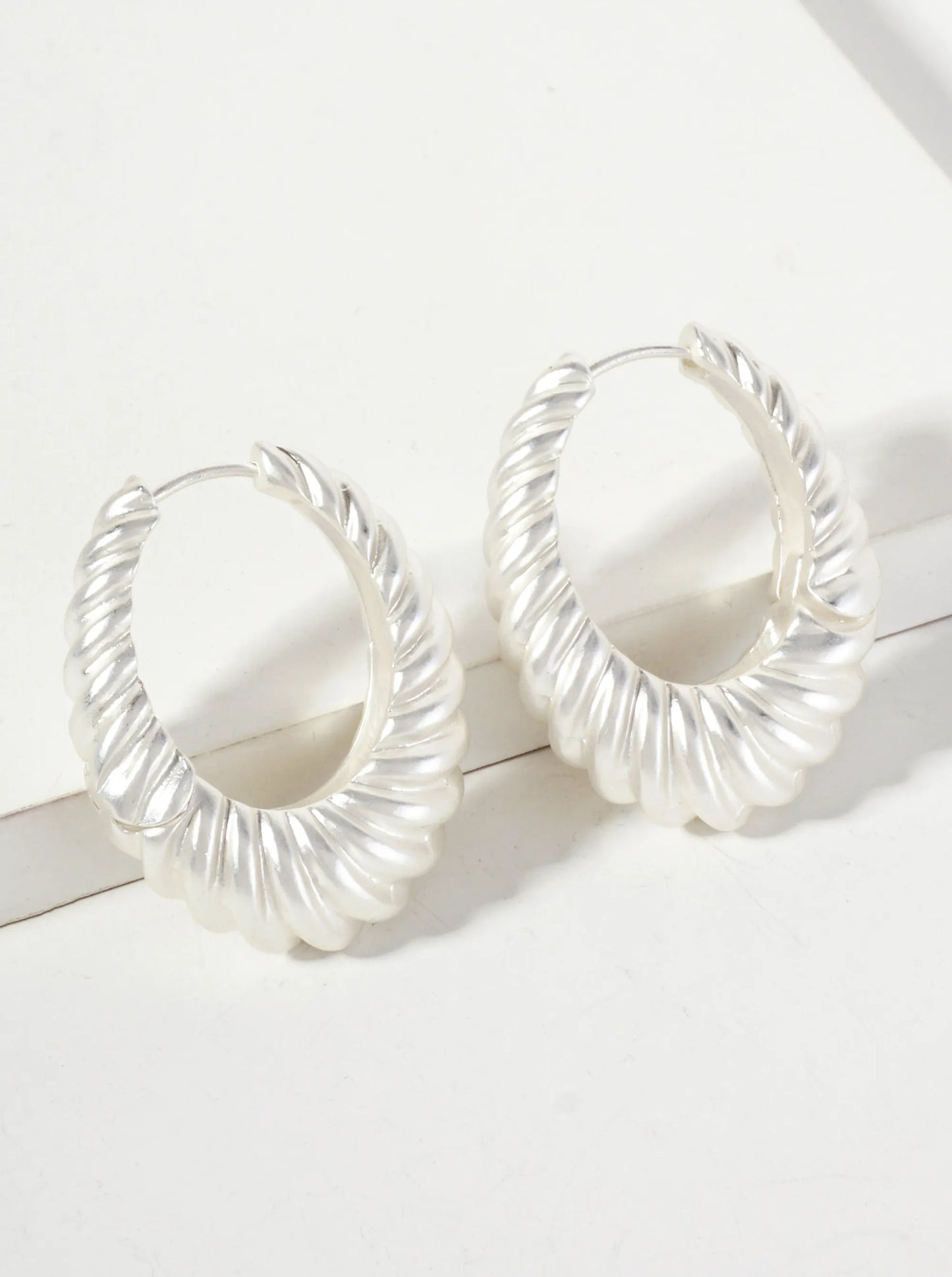 30mm Metal Twisted Oval-Shaped Hoop Earrings