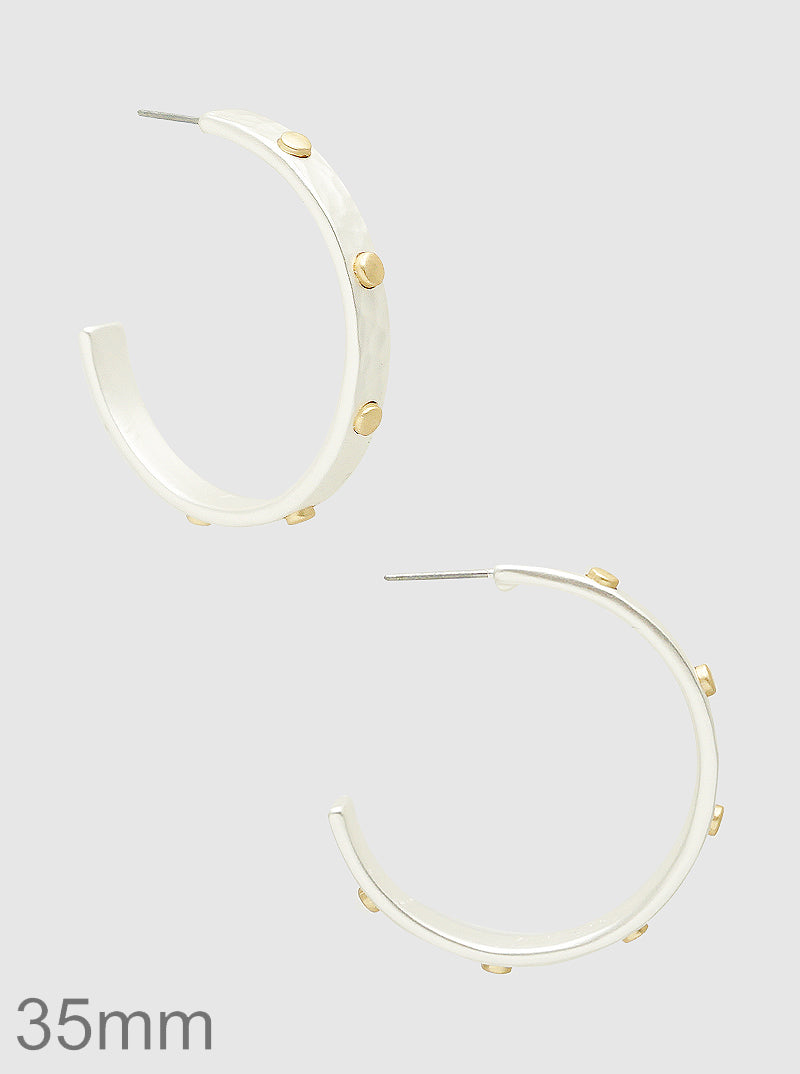 35MM BEADED HAMMERED METAL TWO TONE HOOP EARRINGS