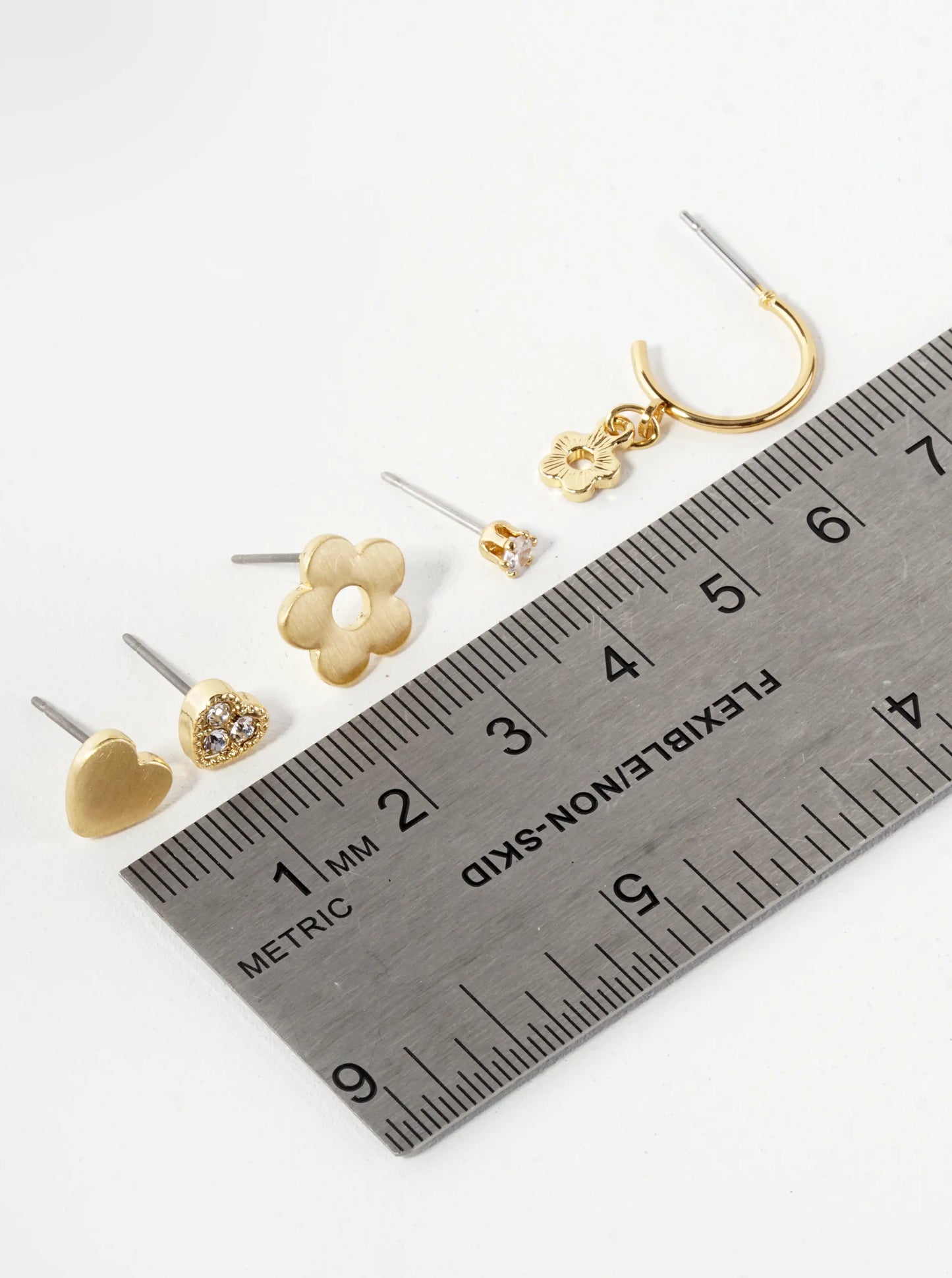 5 Pairs Set Studs And Hoop Hearts And Flower Earrings
