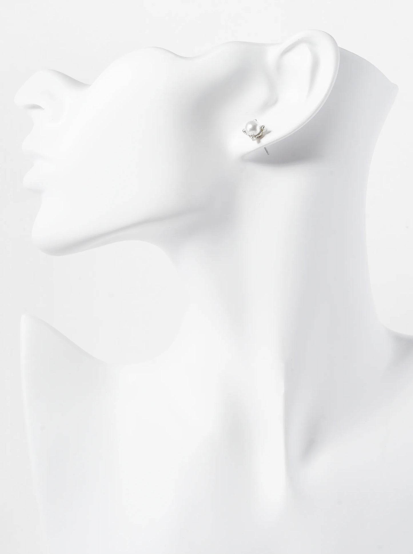 6mm Pearl Bead 4-Prong Stud Earrings