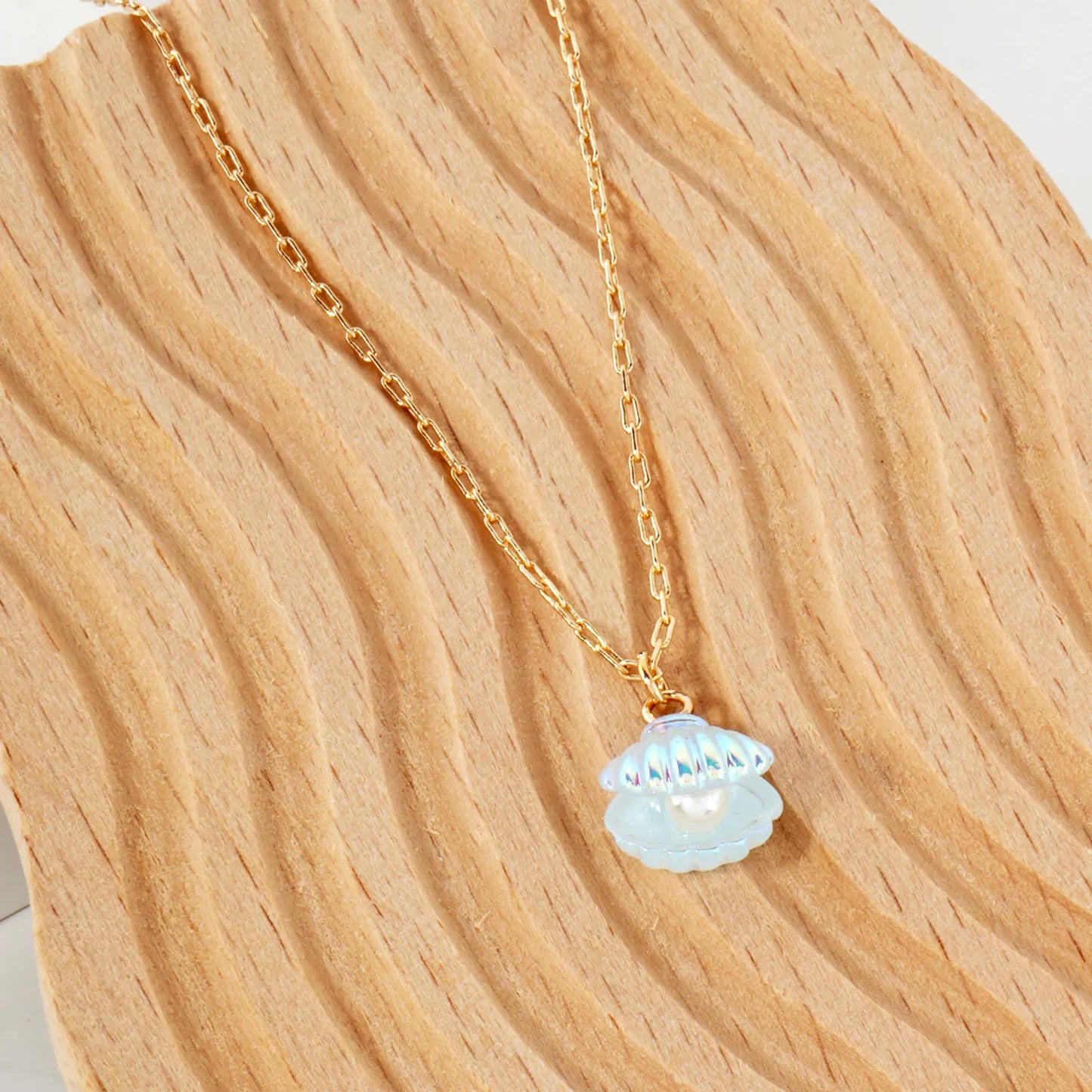 AB Coated Imitation Shell Pearl Dainty Pendant Necklace