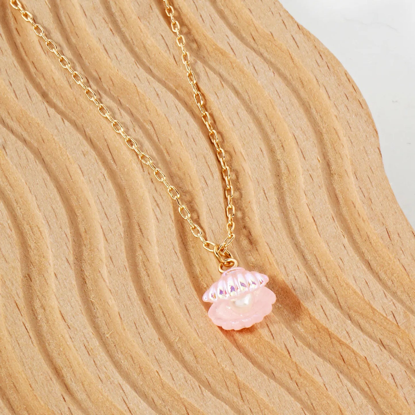 AB Coated Imitation Shell Pearl Dainty Pendant Necklace