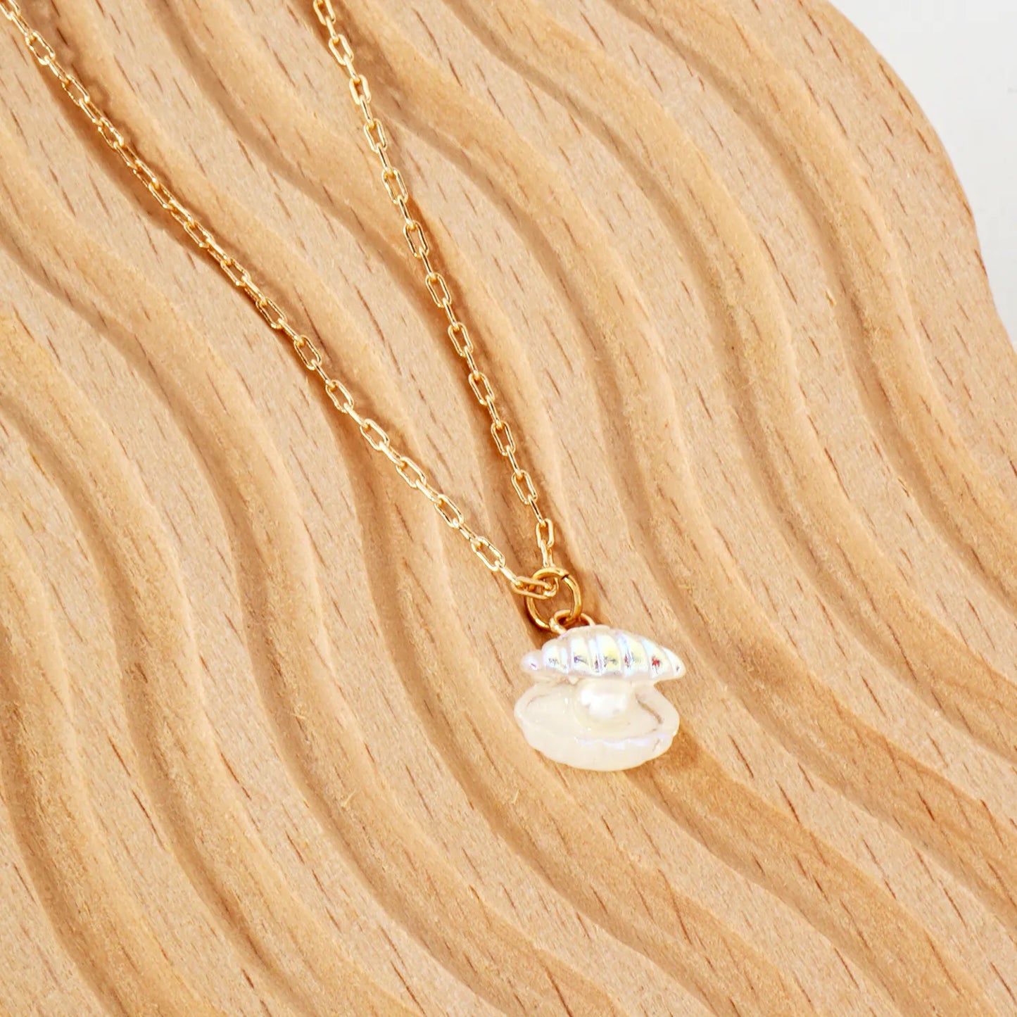 AB Coated Imitation Shell Pearl Dainty Pendant Necklace