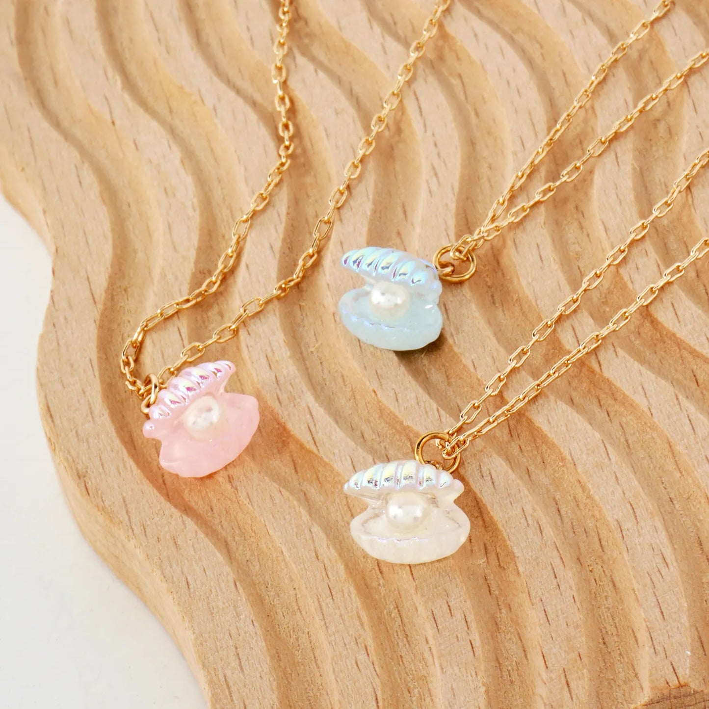 AB Coated Imitation Shell Pearl Dainty Pendant Necklace